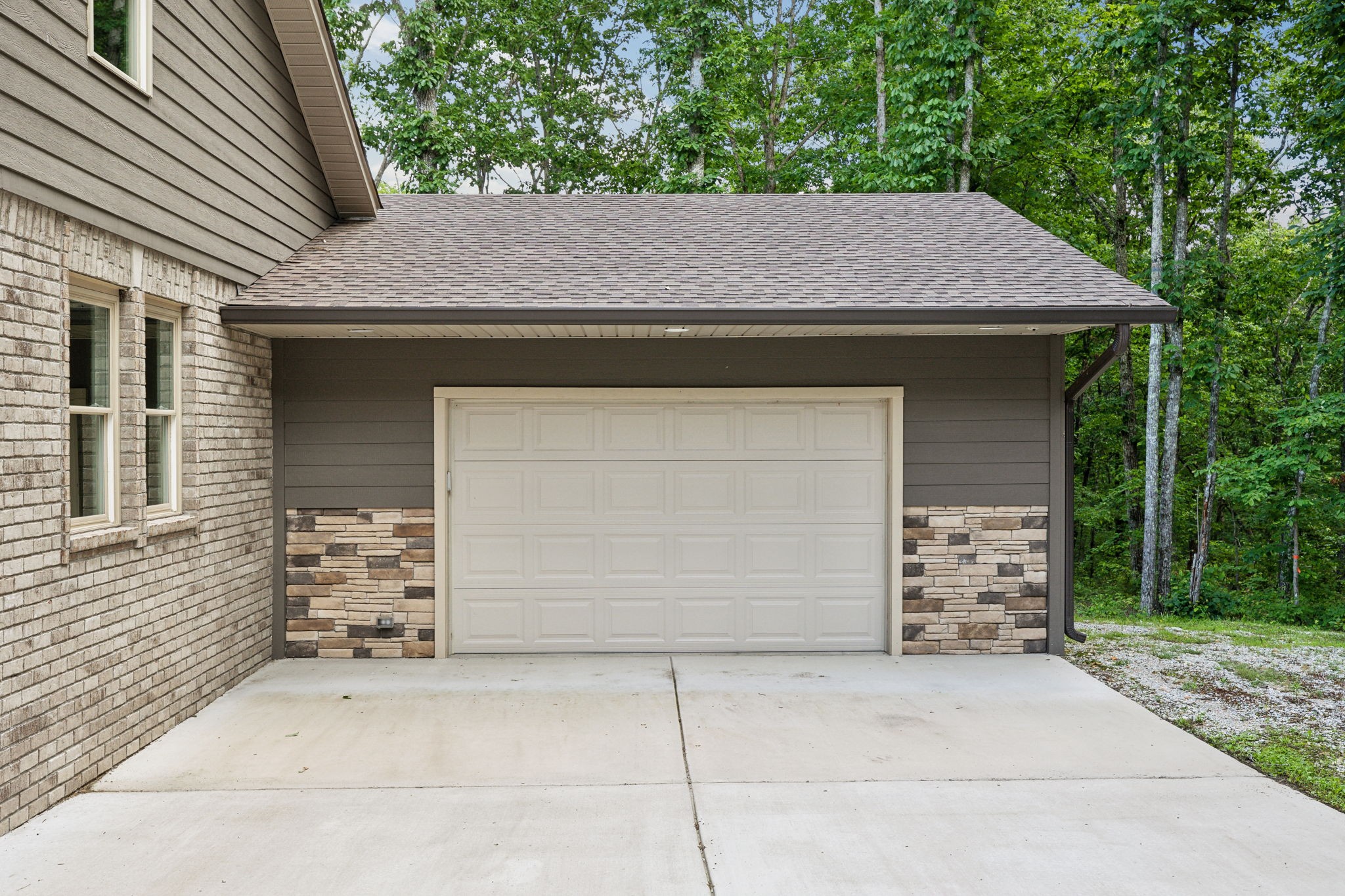 211 Woodmere Dr