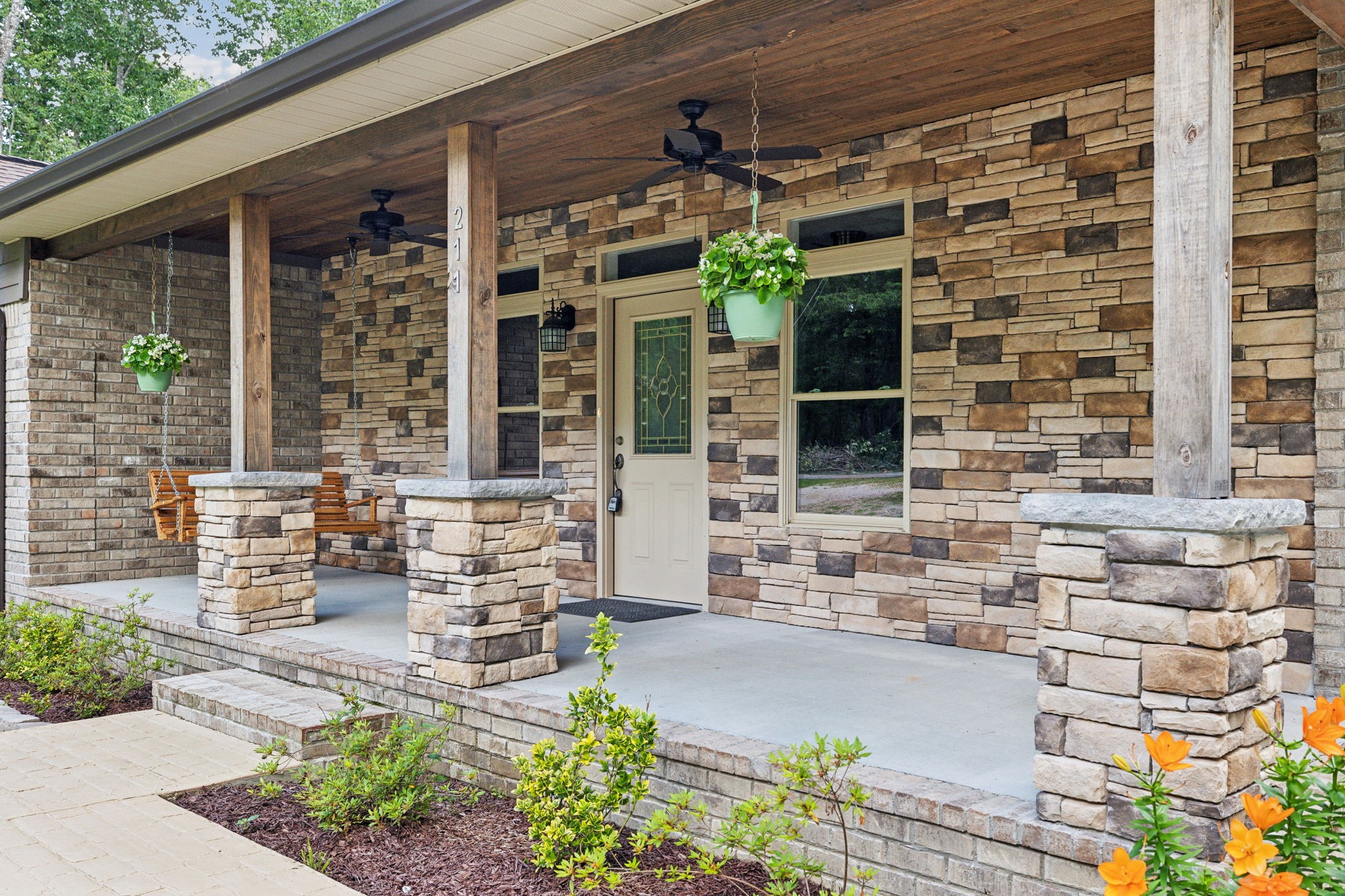211 Woodmere Dr
