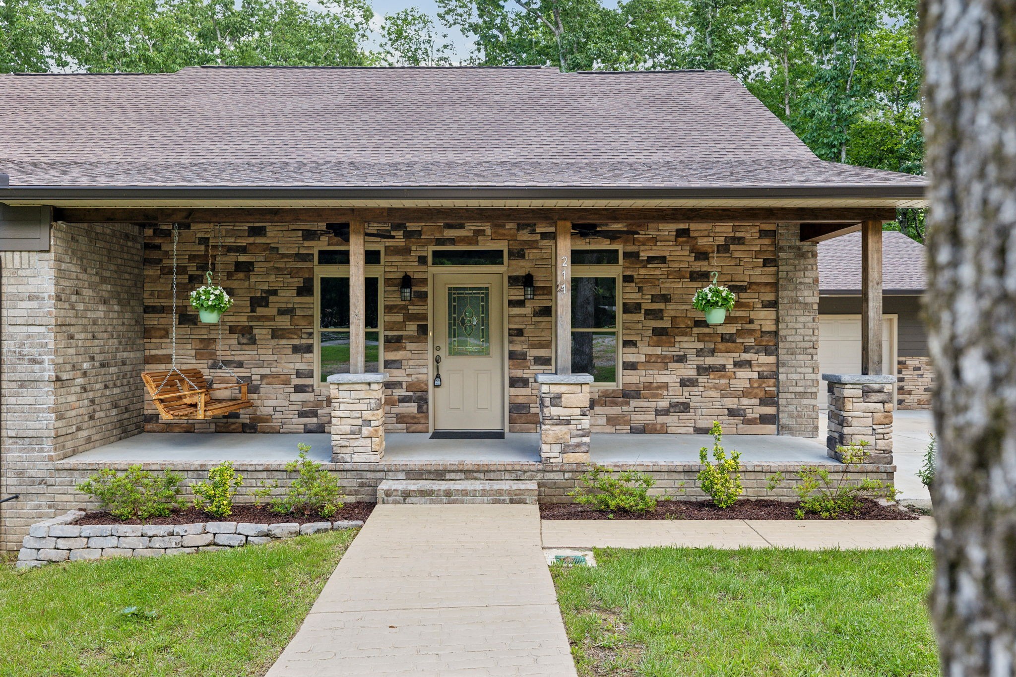 211 Woodmere Dr