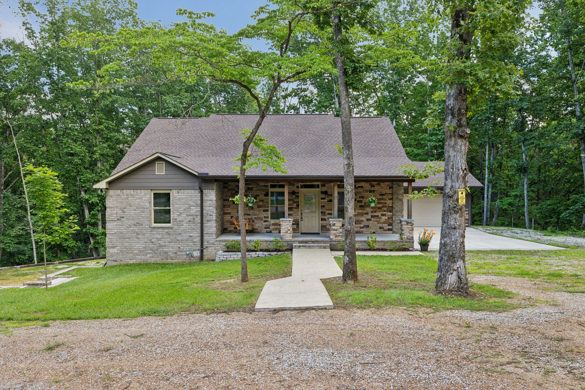 211 Woodmere Dr