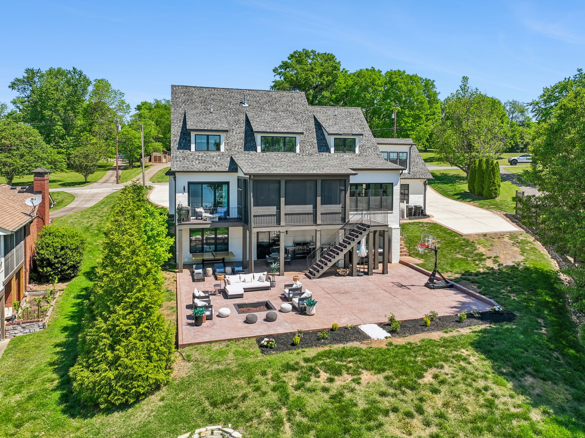 112 Sterling Rd