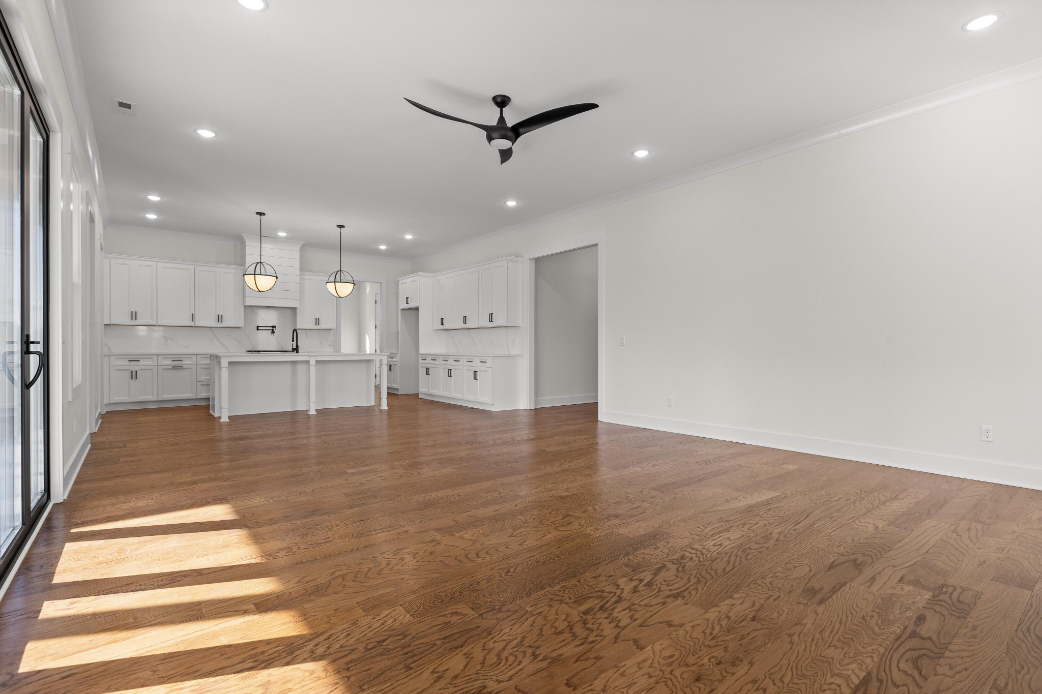 8126 Sir Oliphant Way
