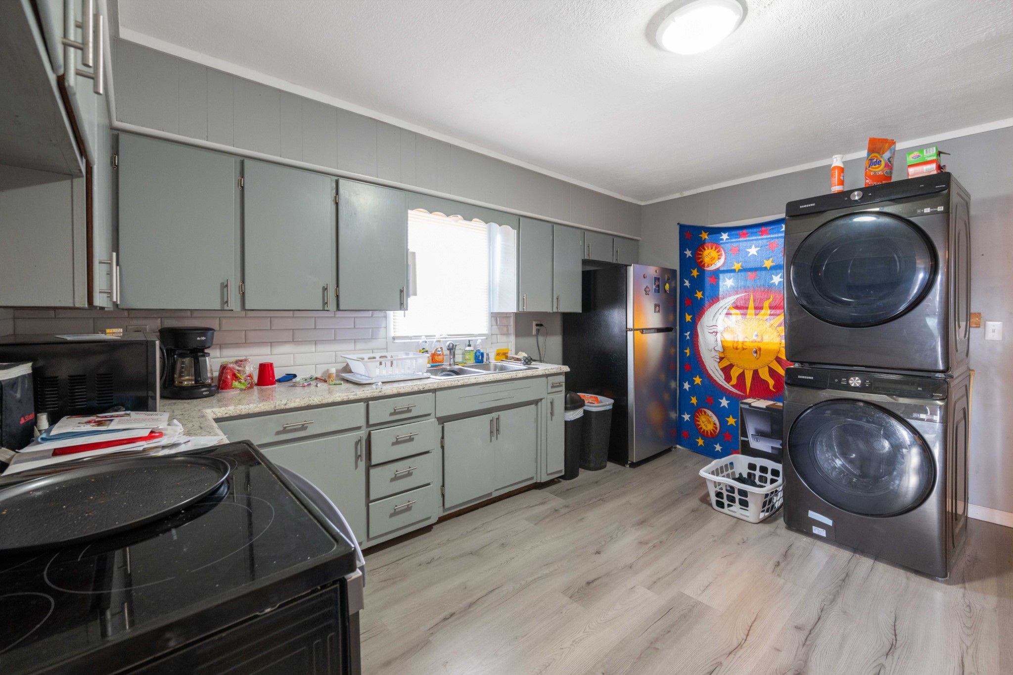 41 E 7th St, E