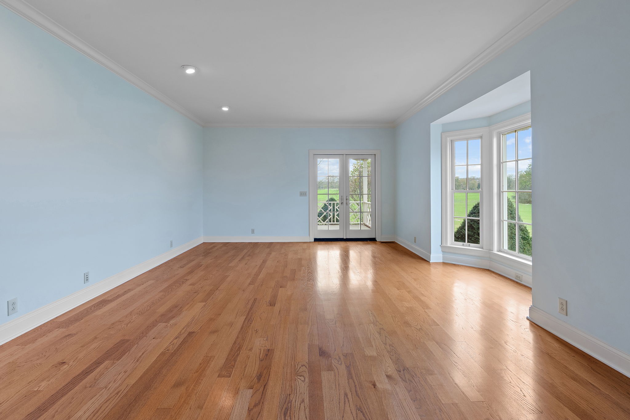 303 Middlefield Ln