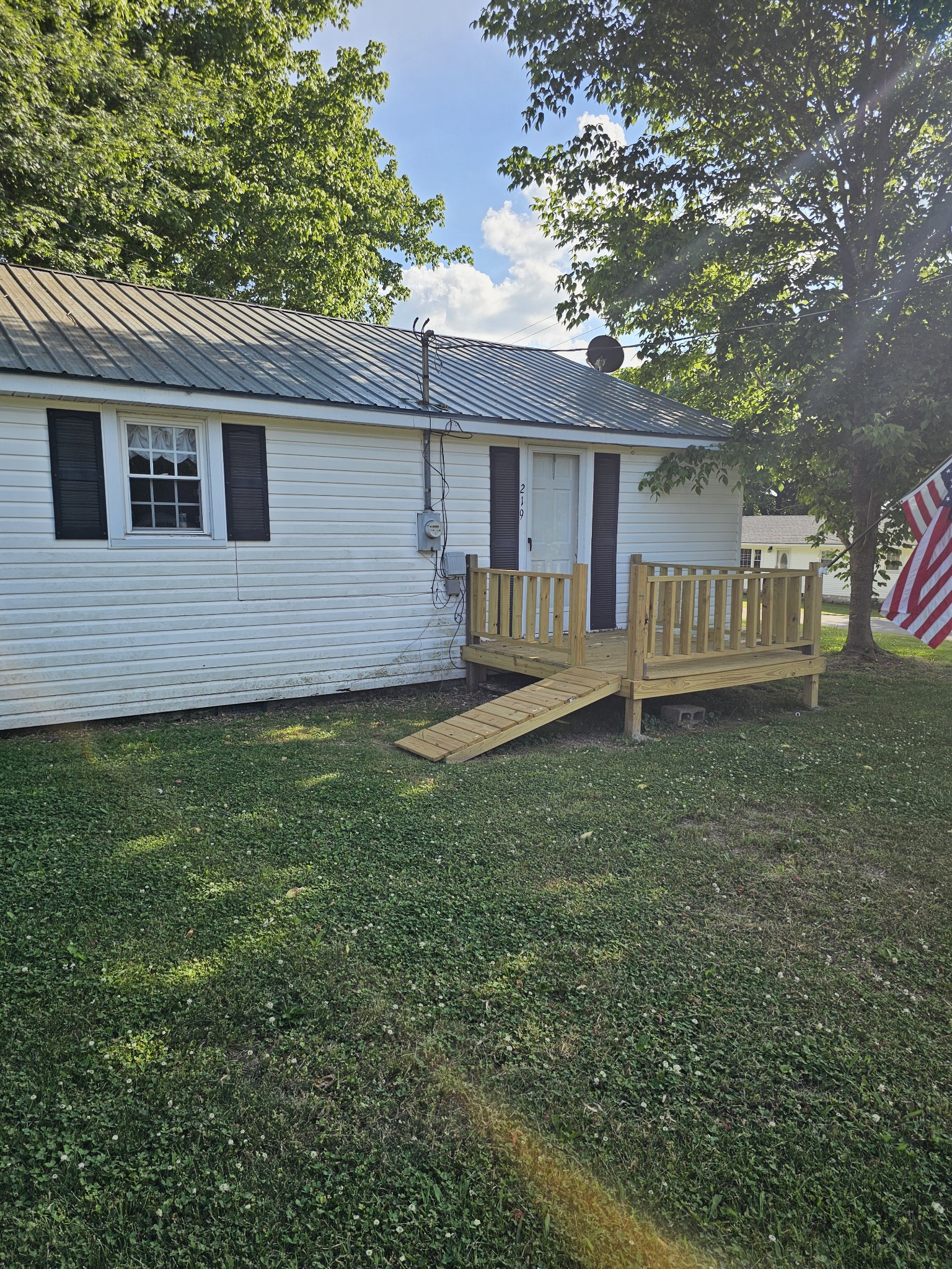 219 Vine Cir