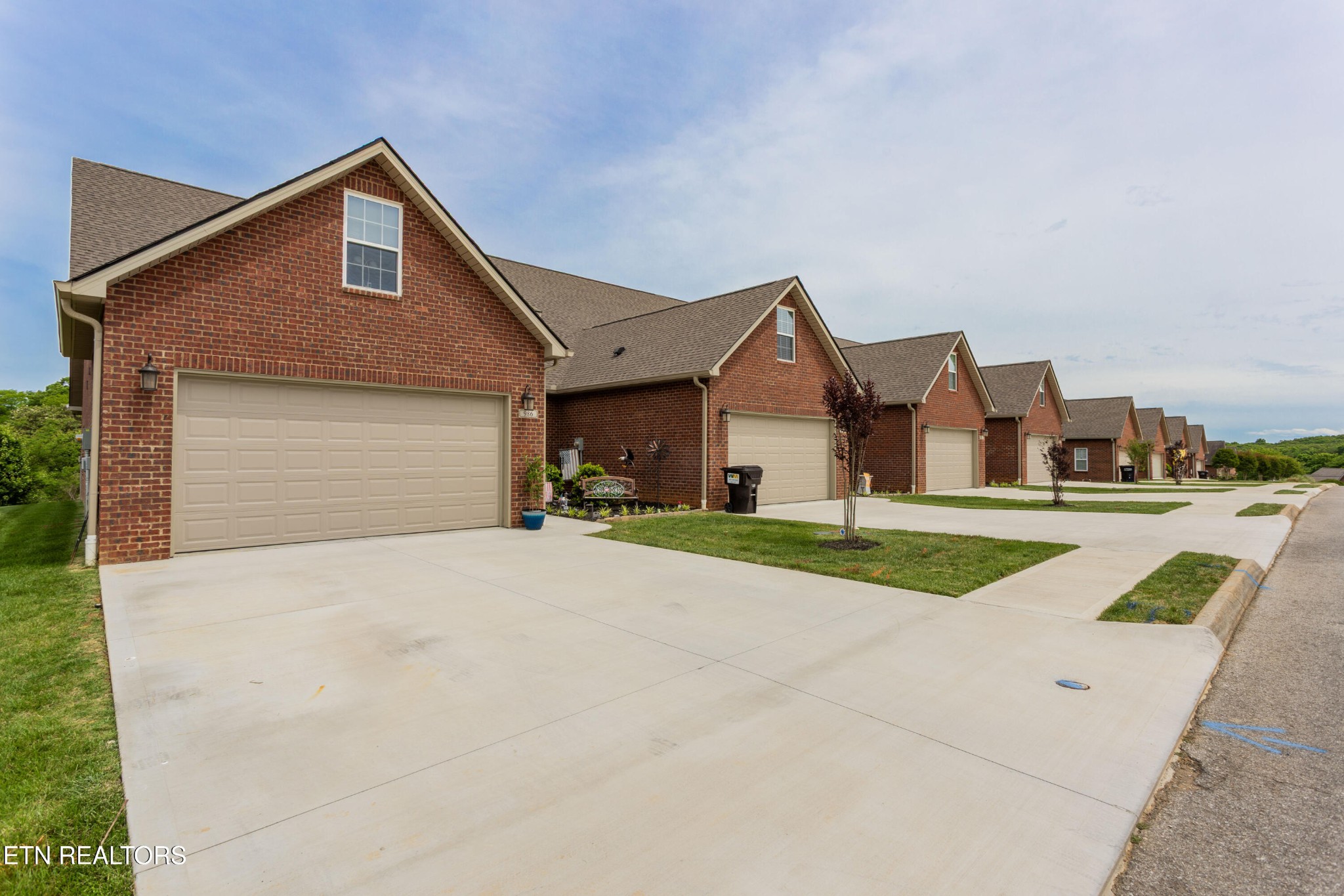 986 Meadow Walk Lane