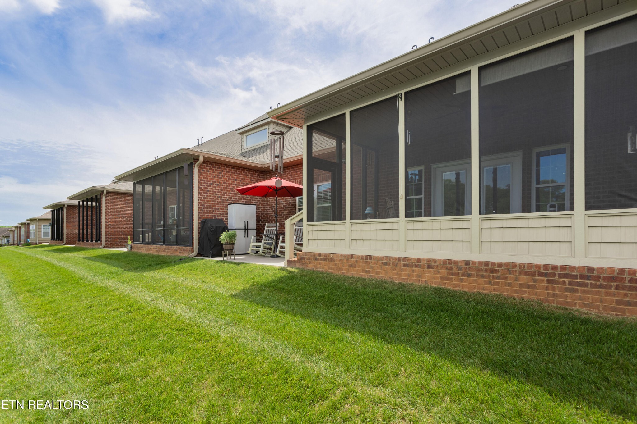 986 Meadow Walk Lane
