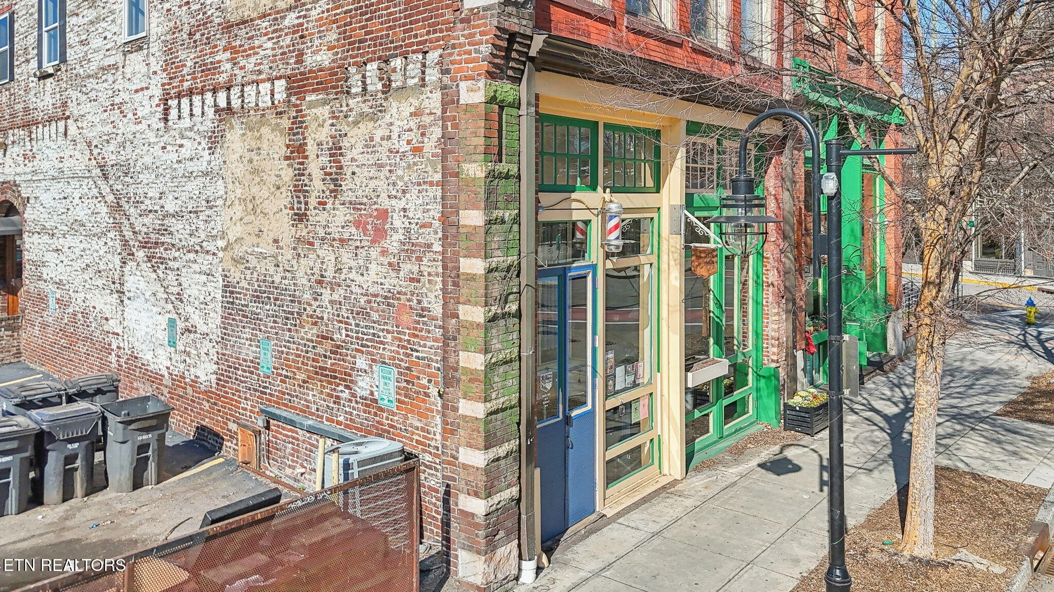 105 W Jackson Ave