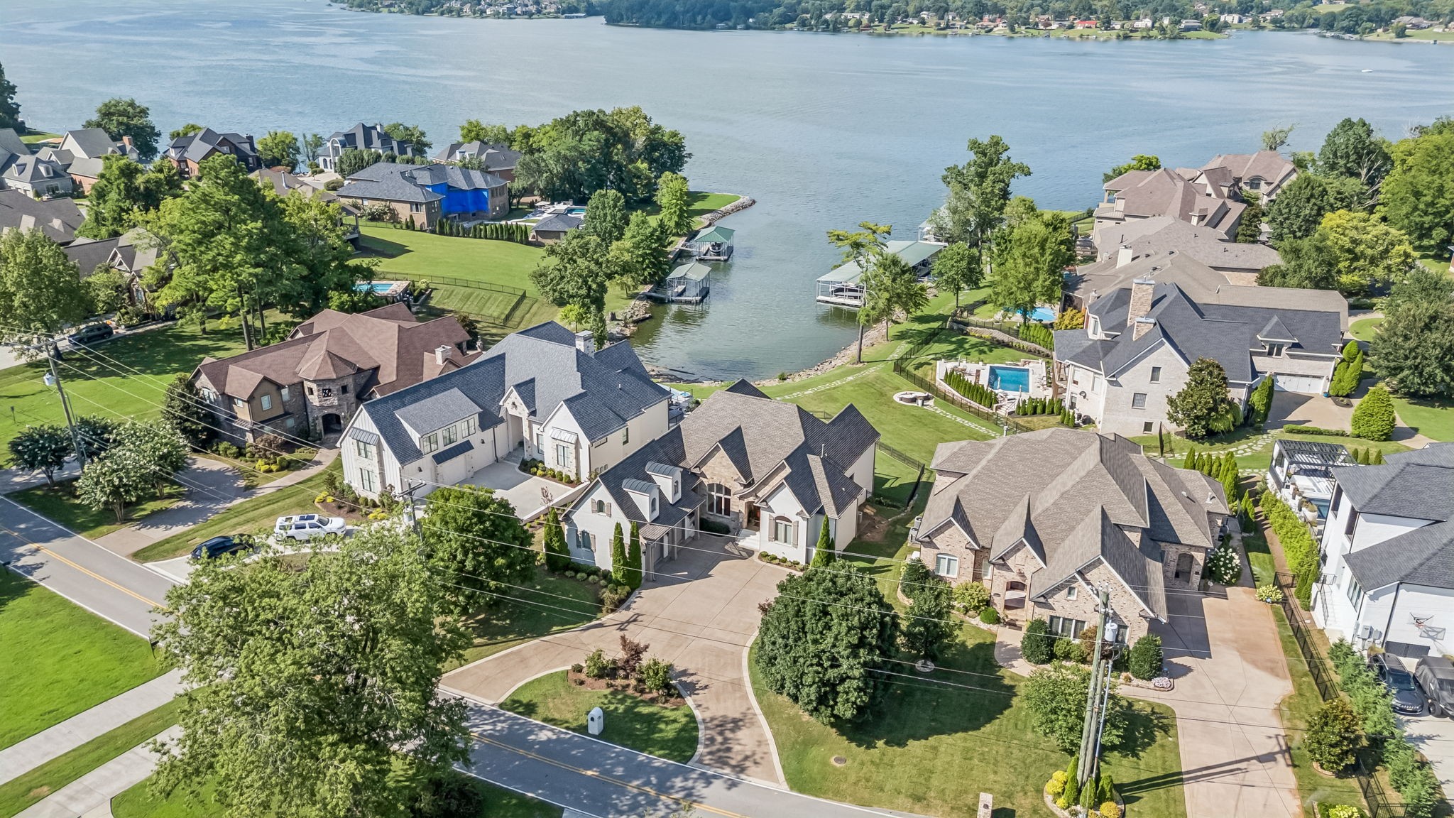 3033 Lakeshore Dr