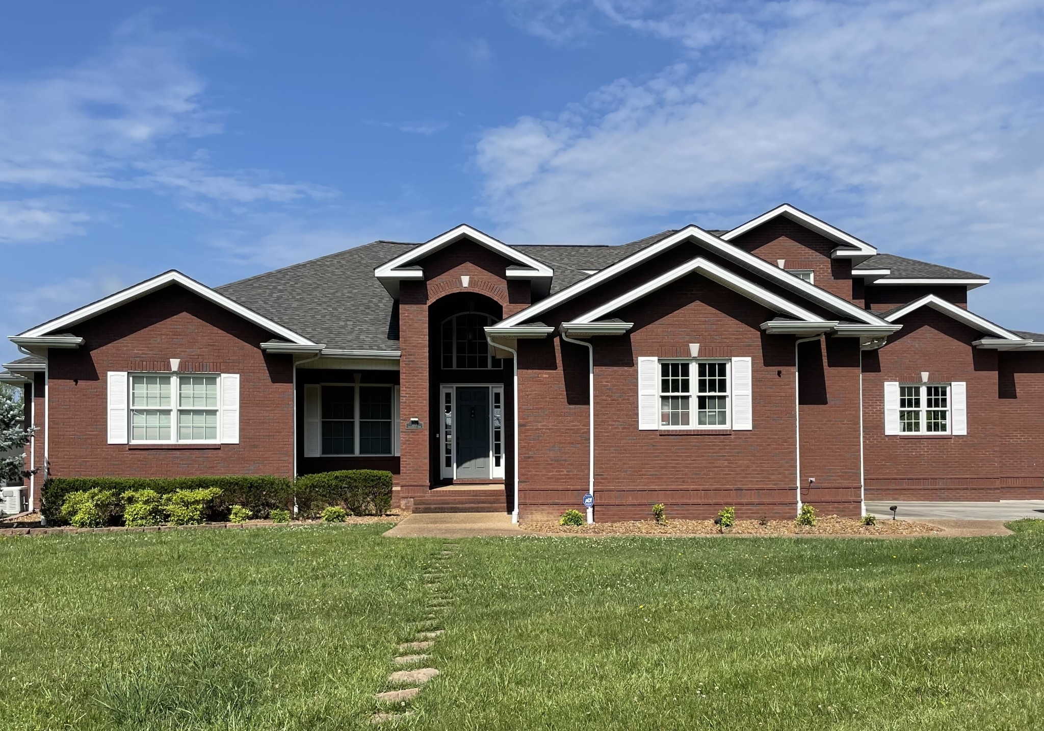 109 Chandelle Dr