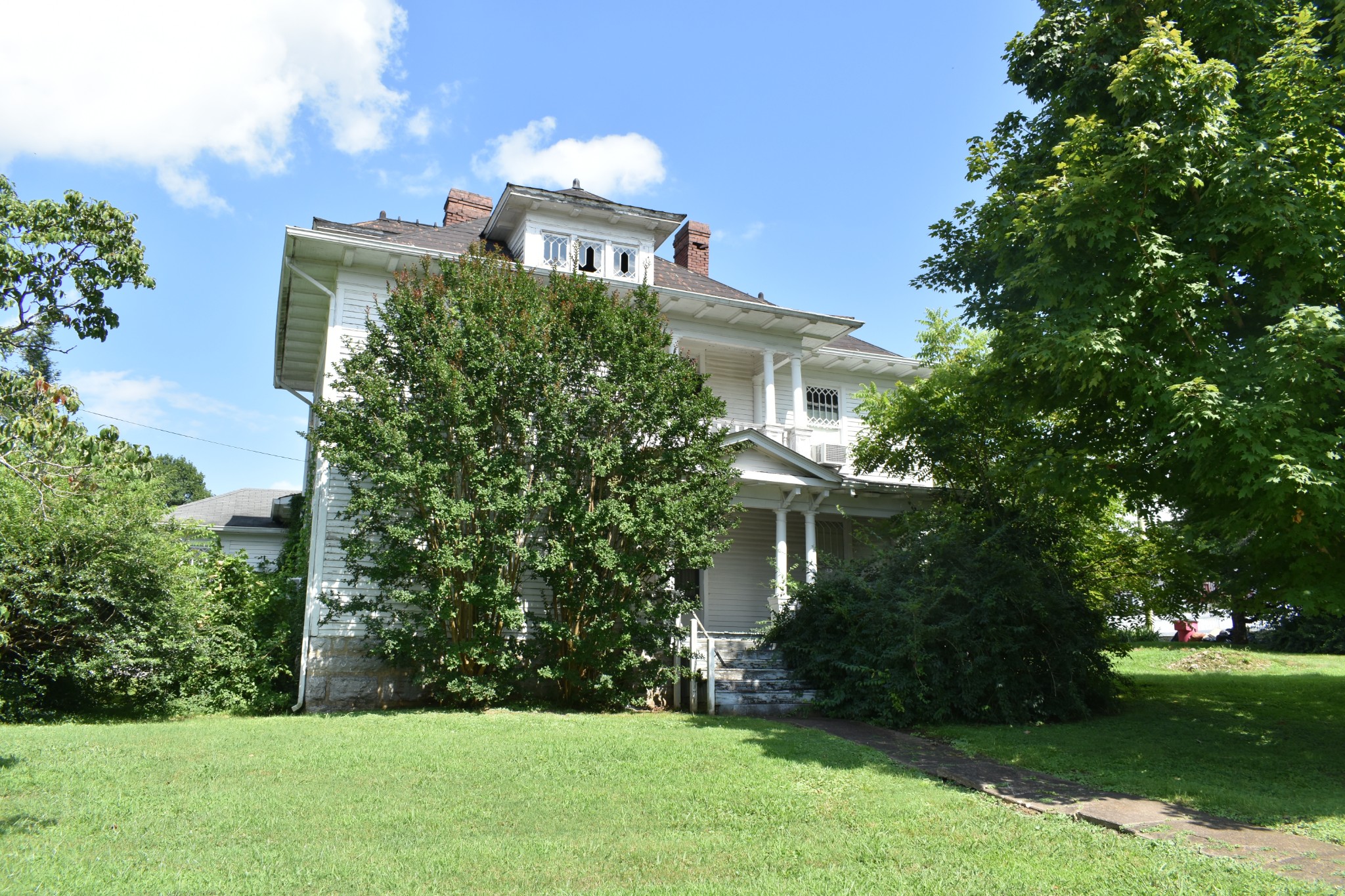 704 Main St, N
