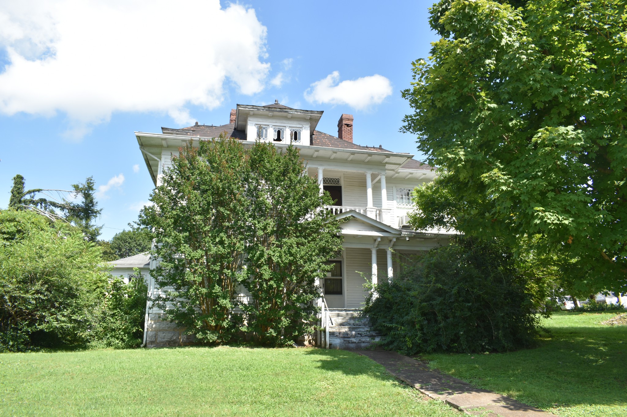 704 Main St, N