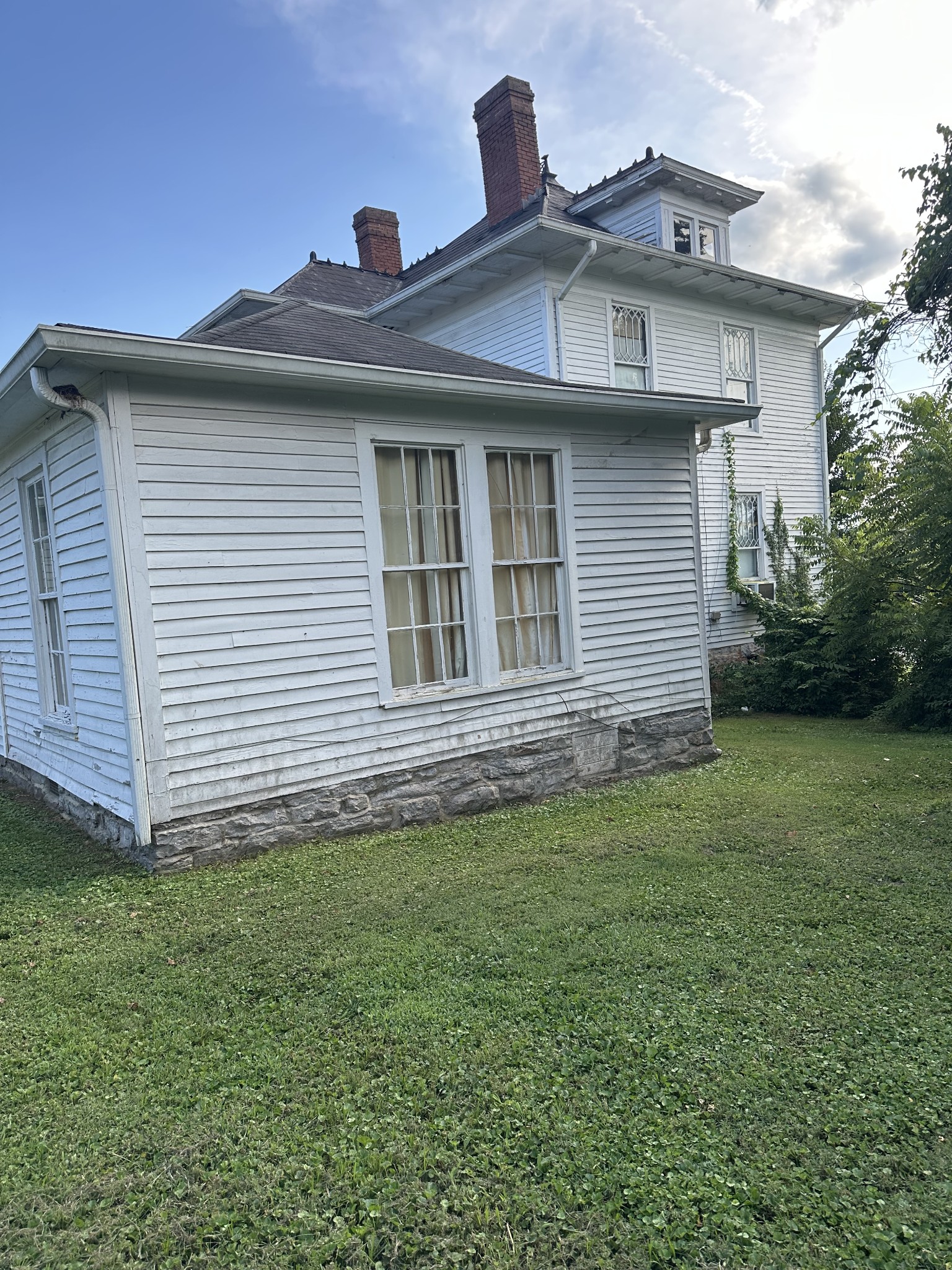704 Main St, N