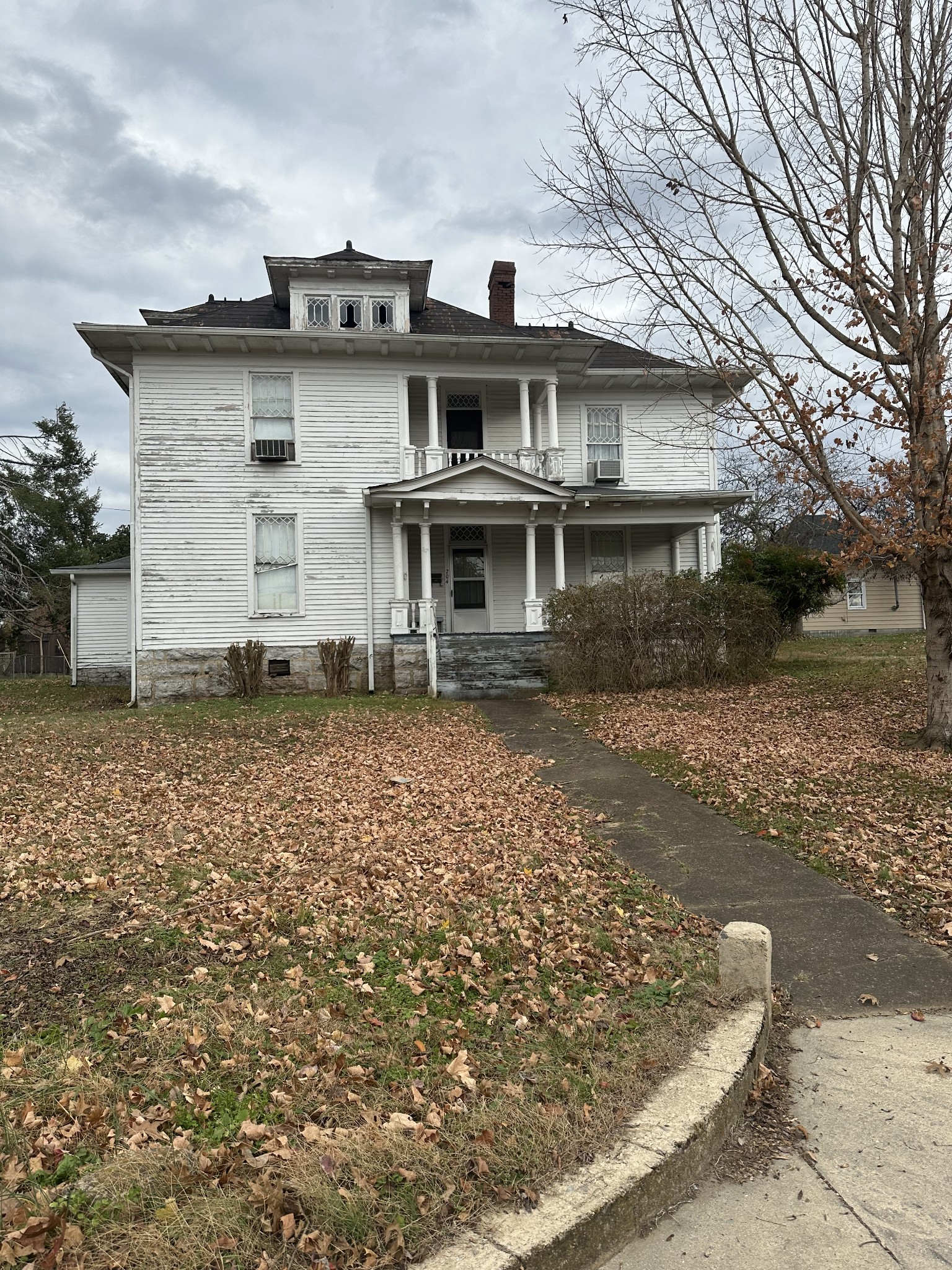 704 Main St, N
