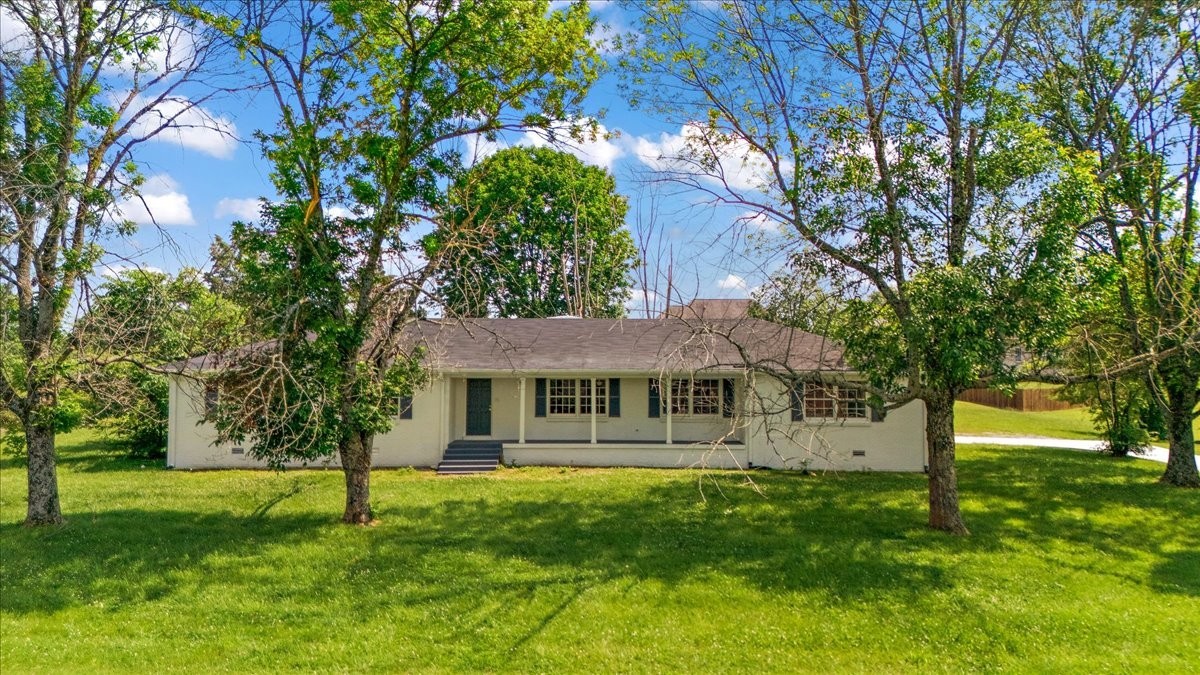 3280 Nina Cir