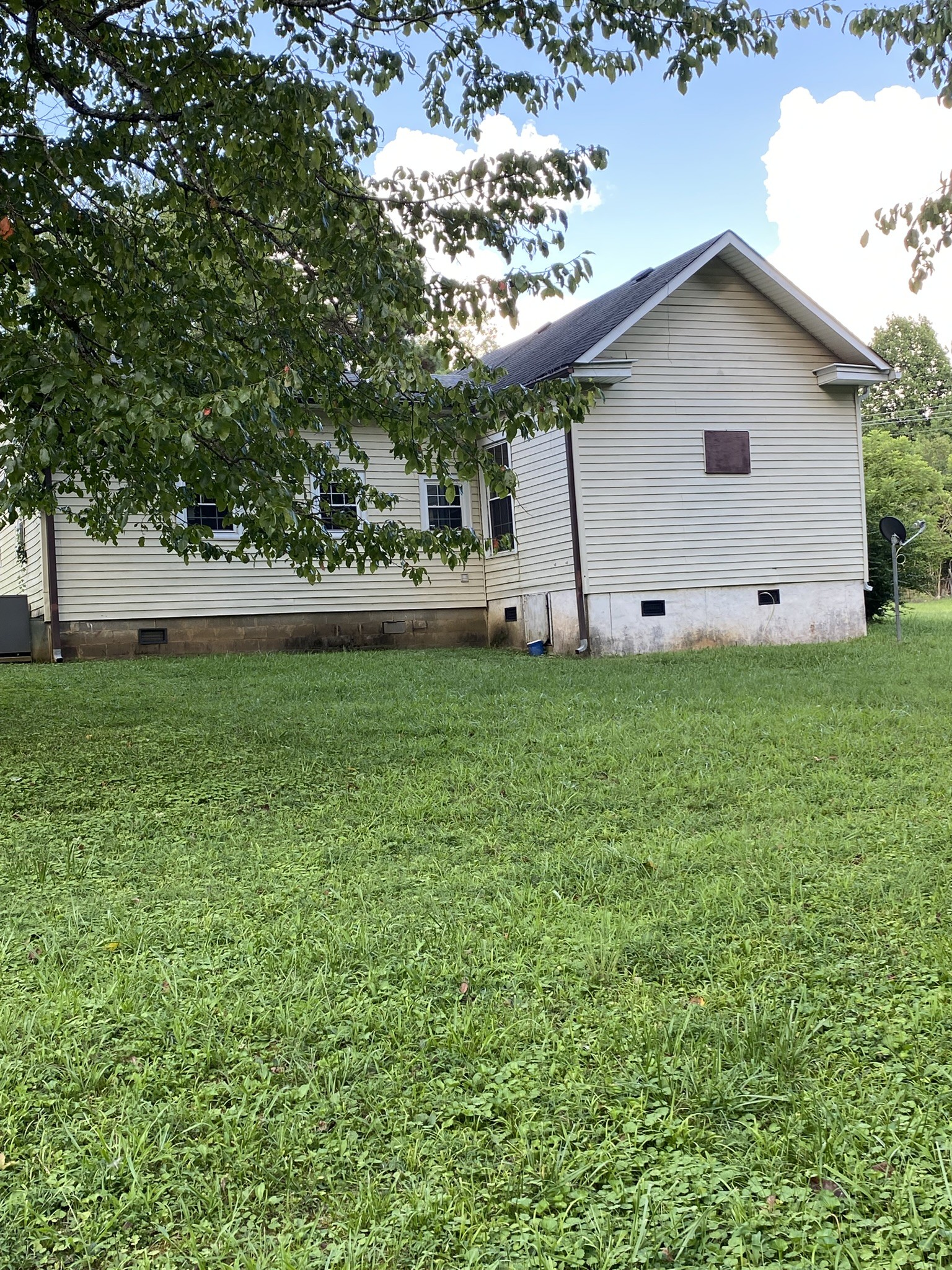 972 Fall River Rd
