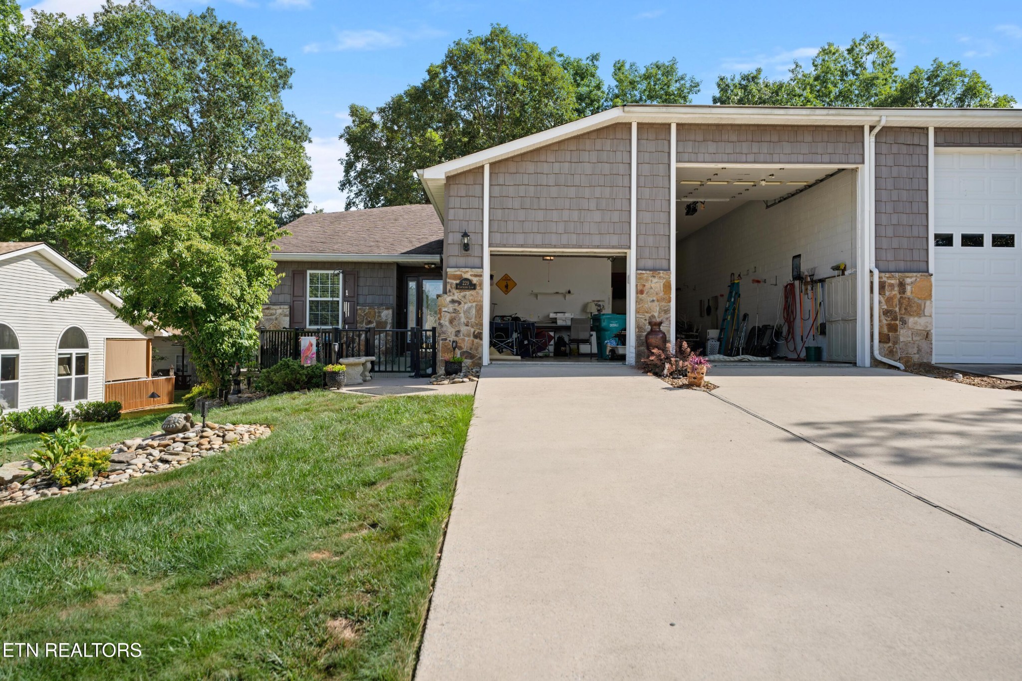 229 Hawthorn Loop