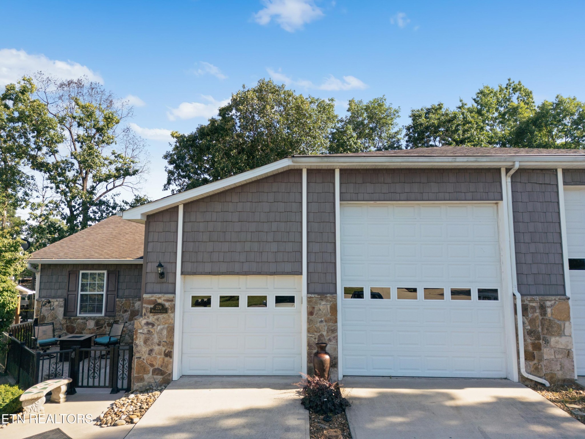 229 Hawthorn Loop