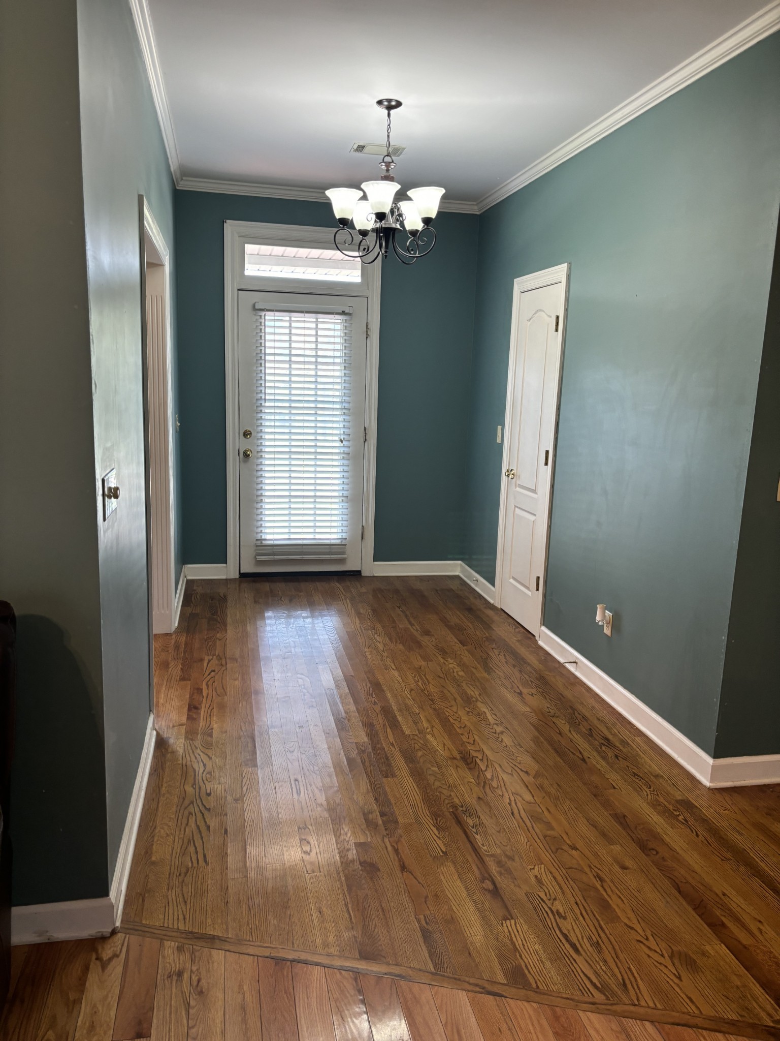 728 W Main St