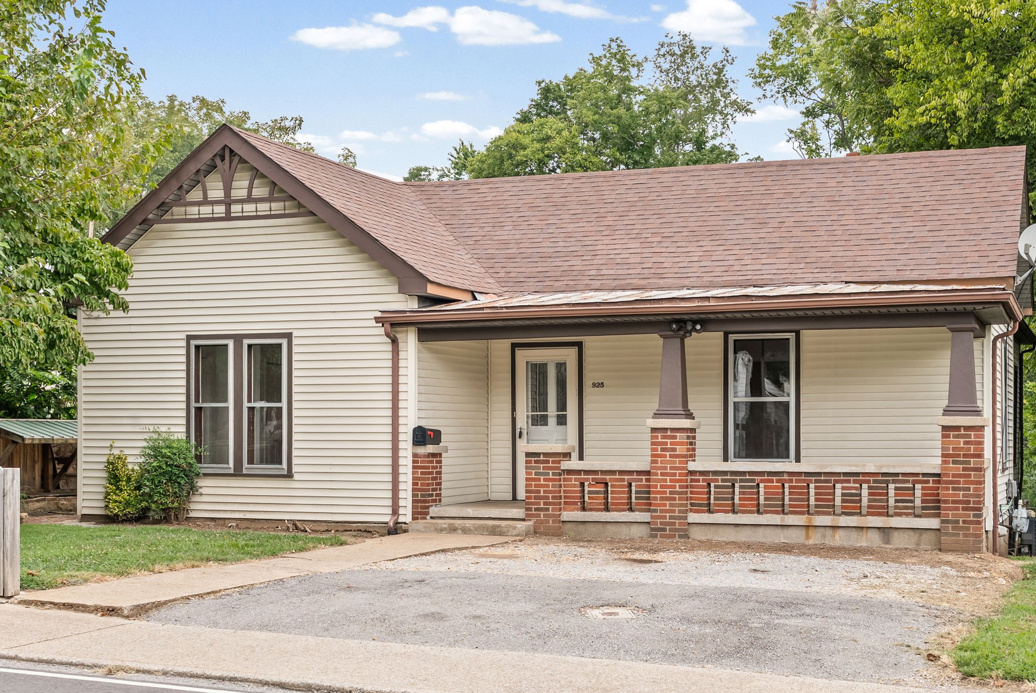 925 Crossland Ave