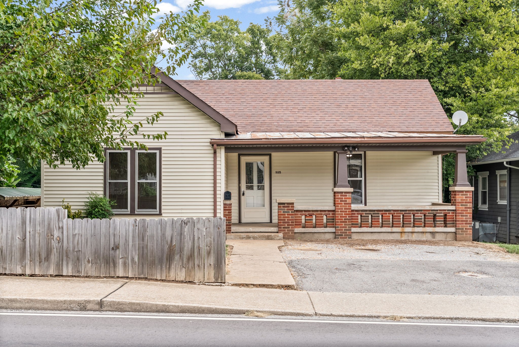 925 Crossland Ave