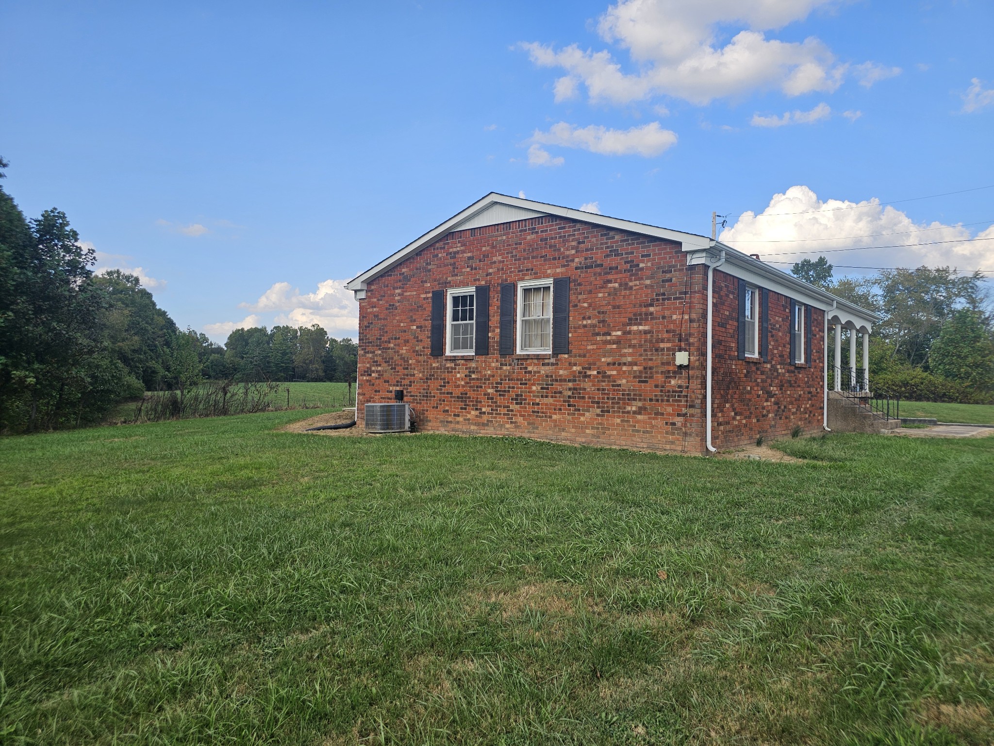 1077 Rock Ave