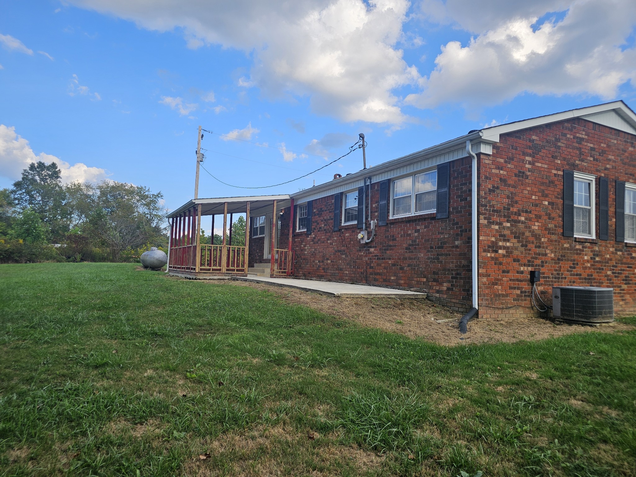 1077 Rock Ave