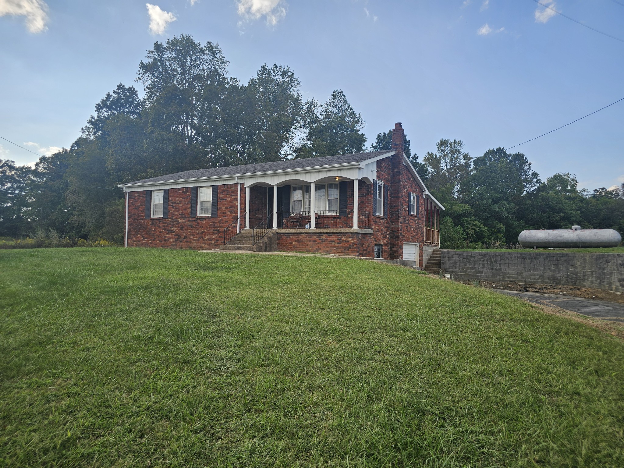 1077 Rock Ave
