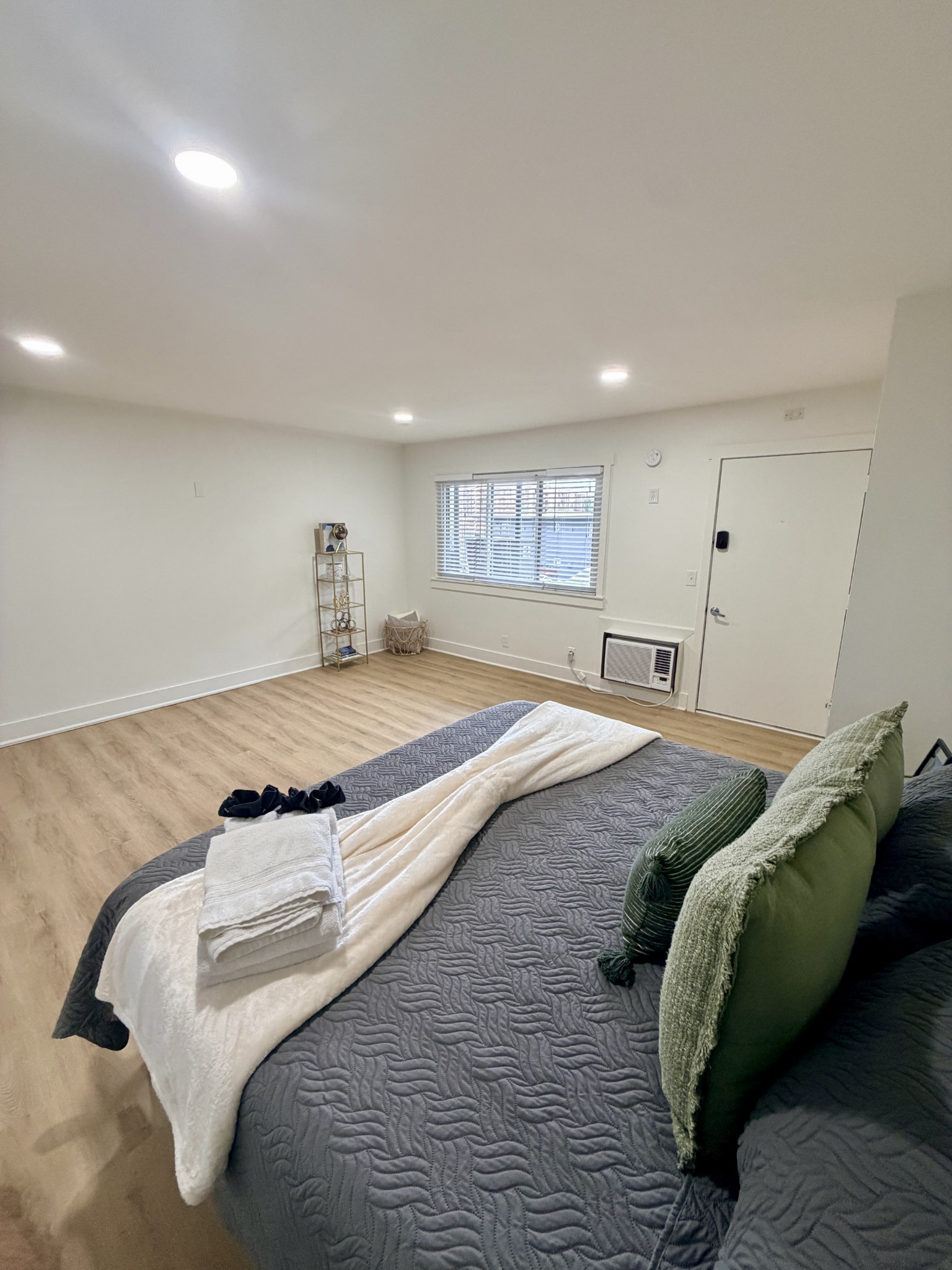 803 Hillview Hts