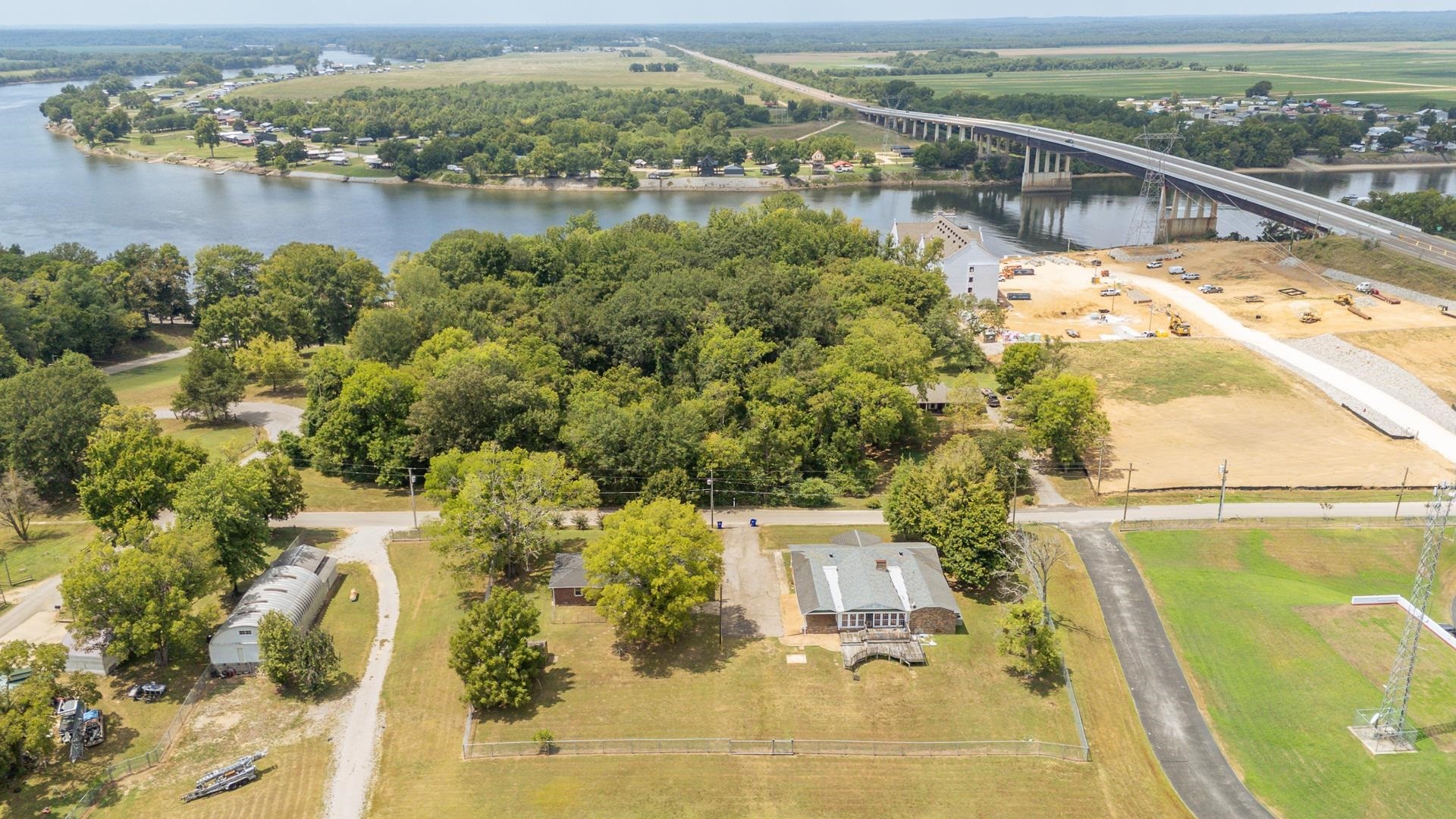 70 RIVERSIDE DR