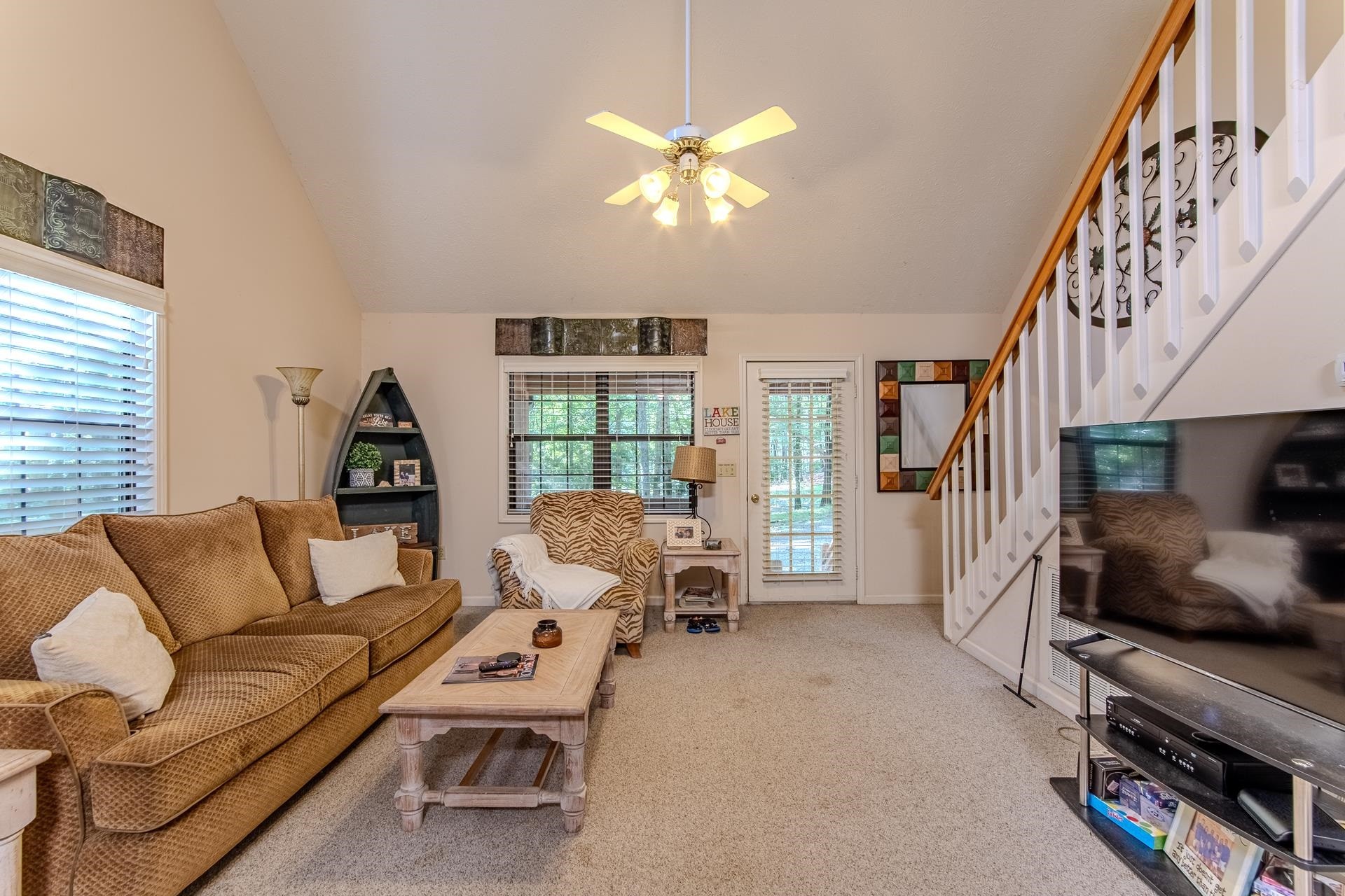 59 LILES LN