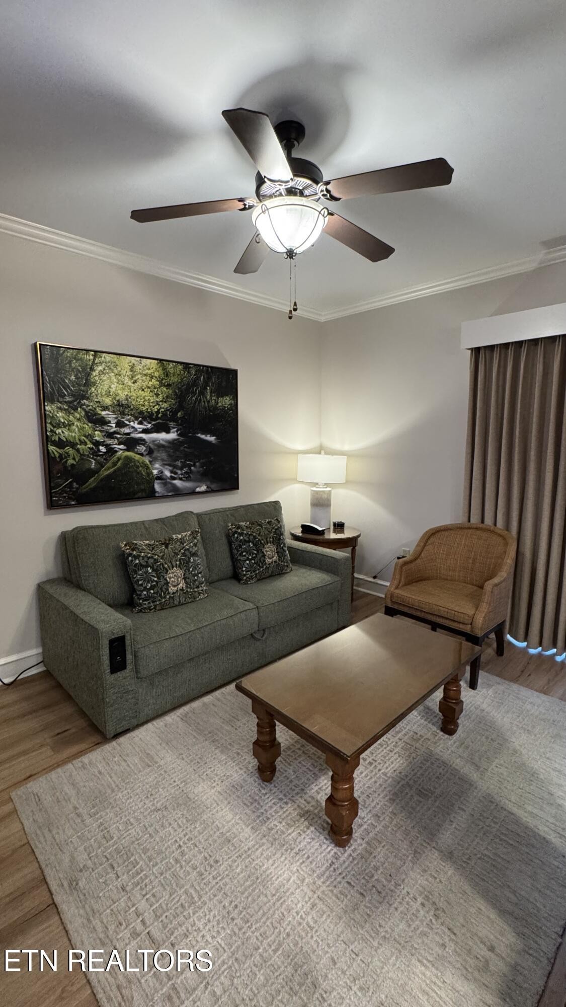 212 Dollywood Ln