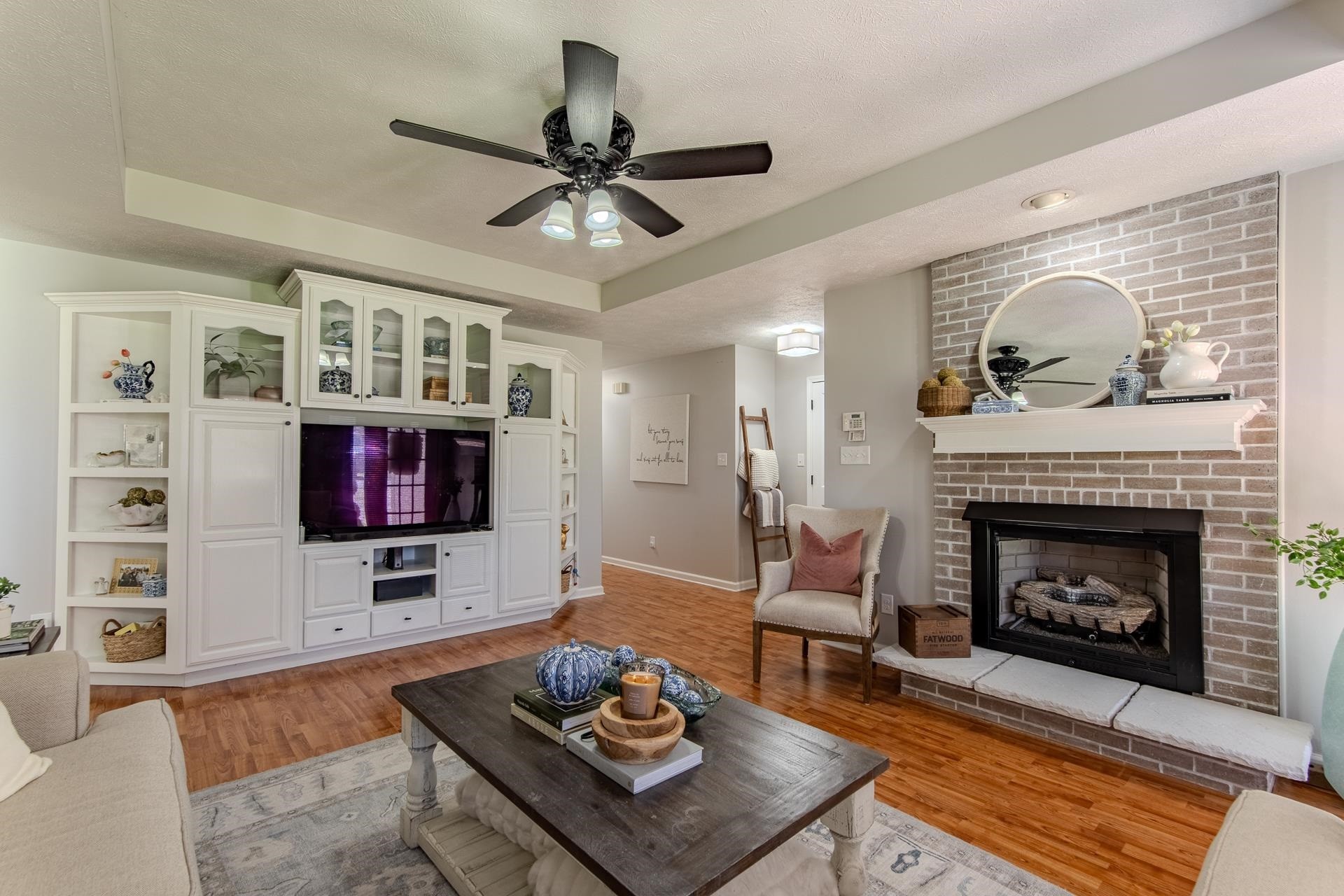 224 WILLOW DR
