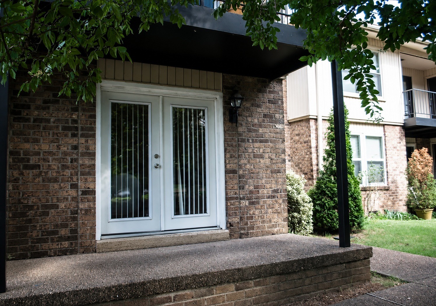 2116 Hobbs Rd