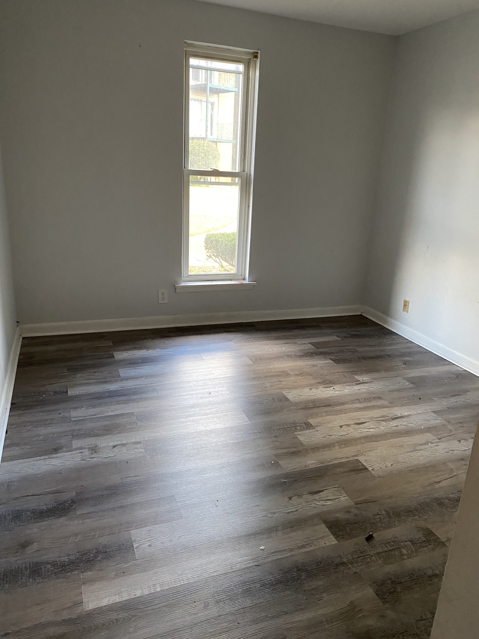555 N DuPont Ave