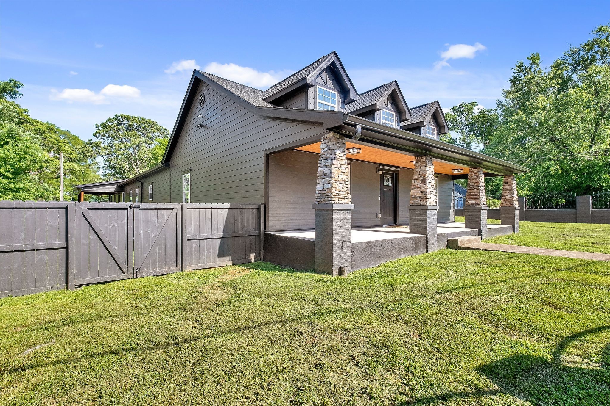 1513 Highland Ave