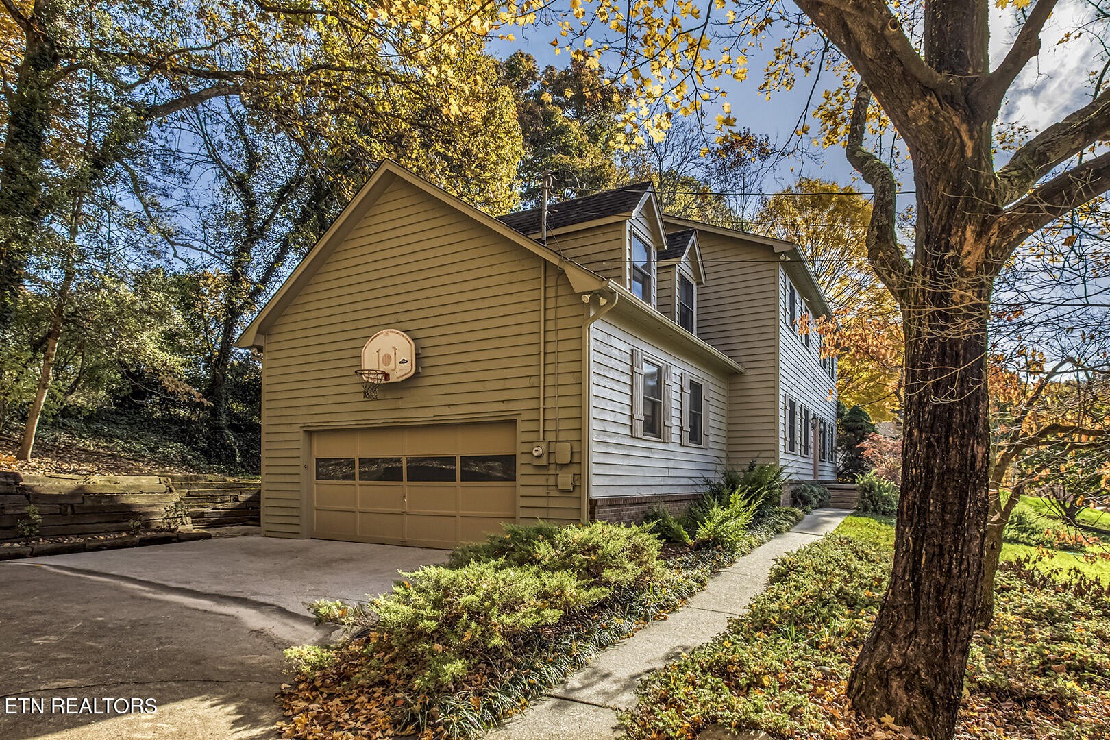 212 Woodland Trace Drive