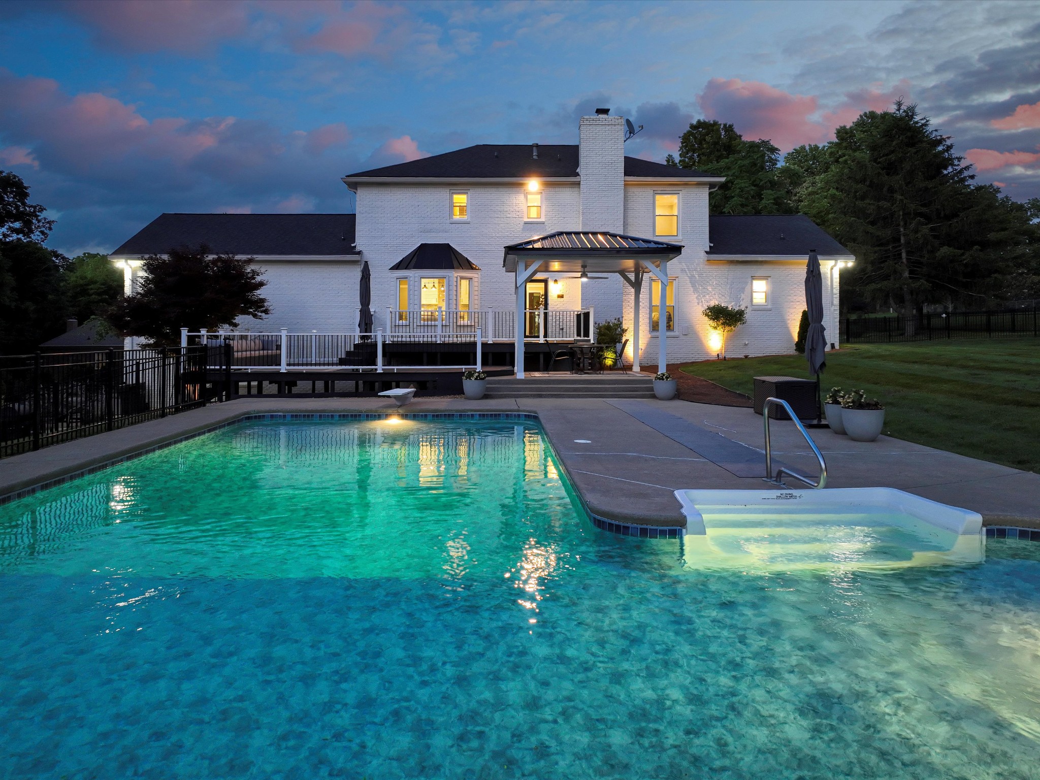 2207 Oakwood Ct