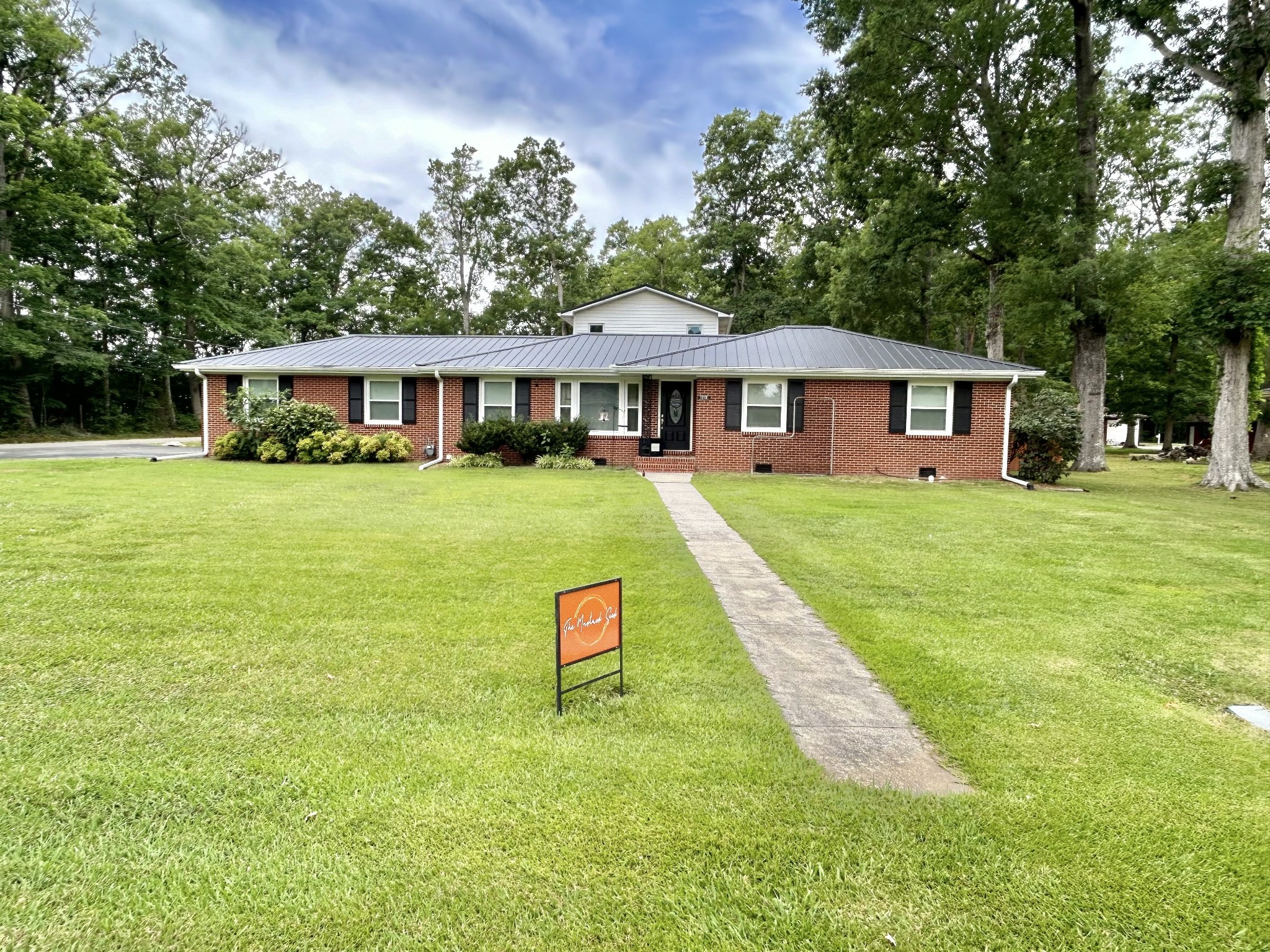 1212 Woodcrest Dr