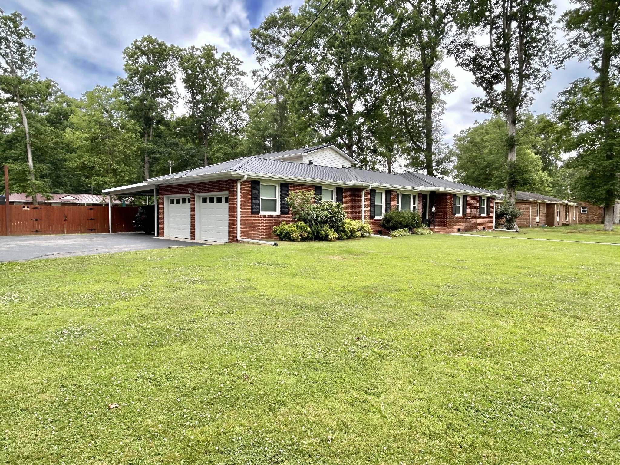 1212 Woodcrest Dr