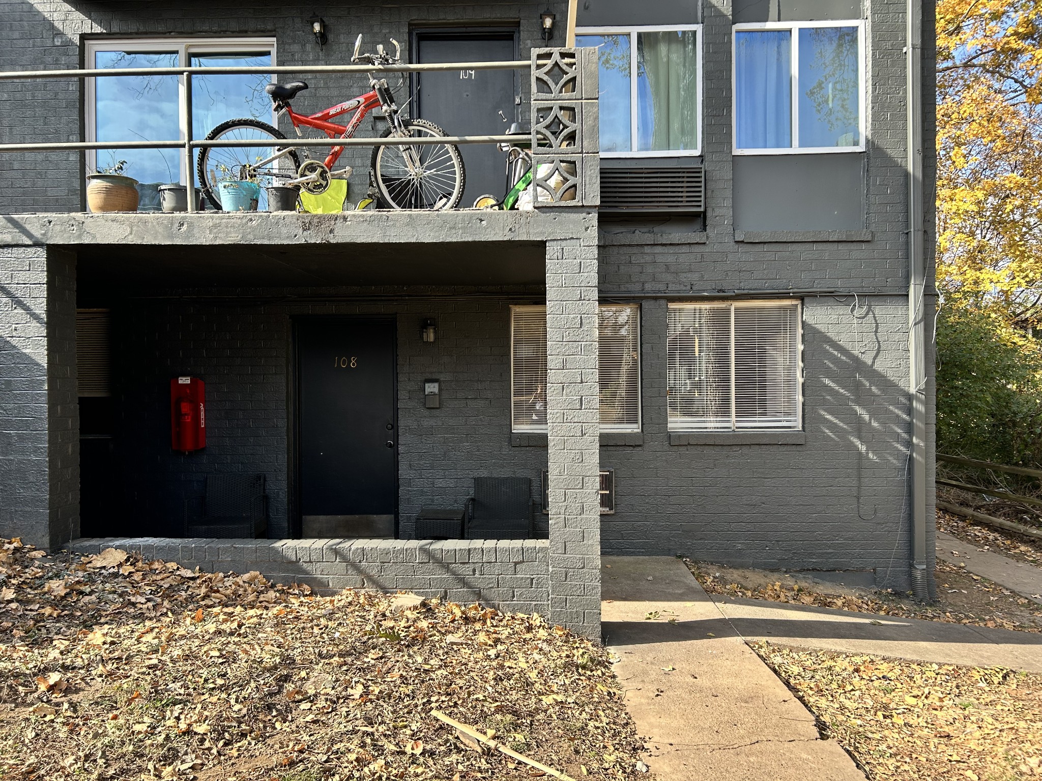 550 Harding Pl