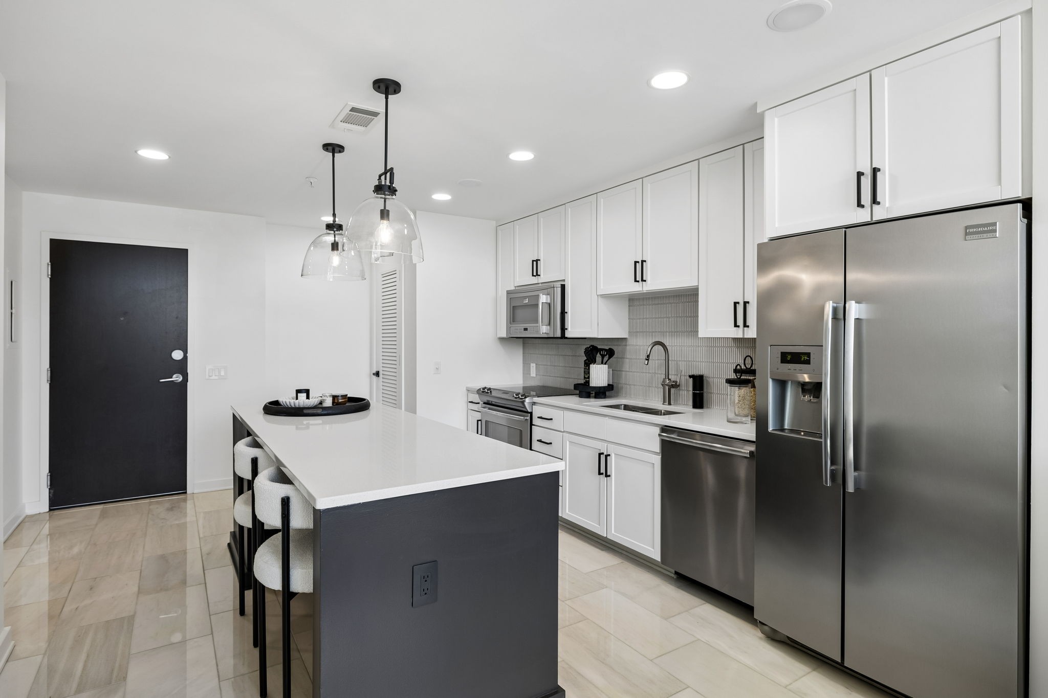 1212 Laurel