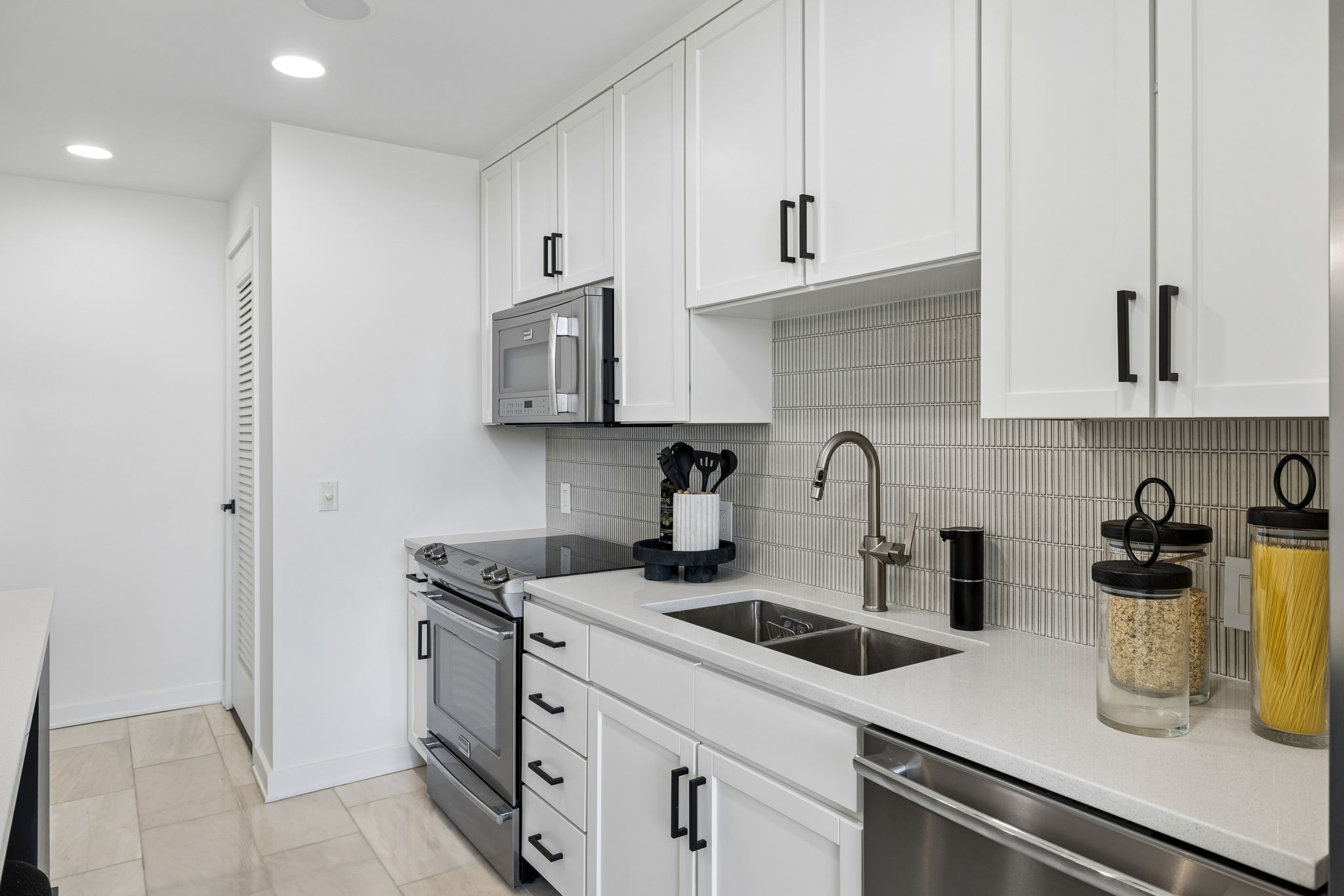 1212 Laurel
