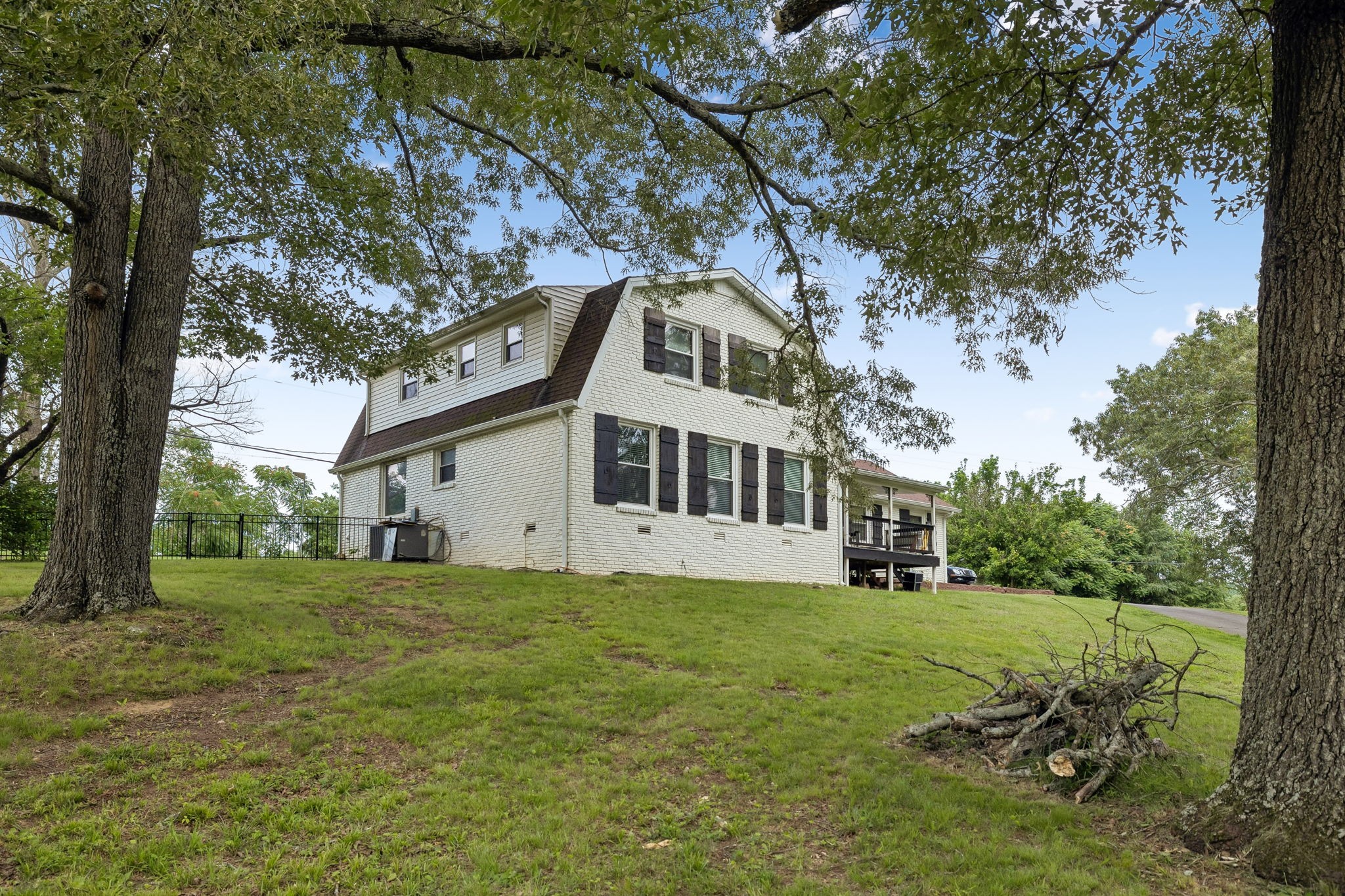 1733 Belotes Ferry Rd