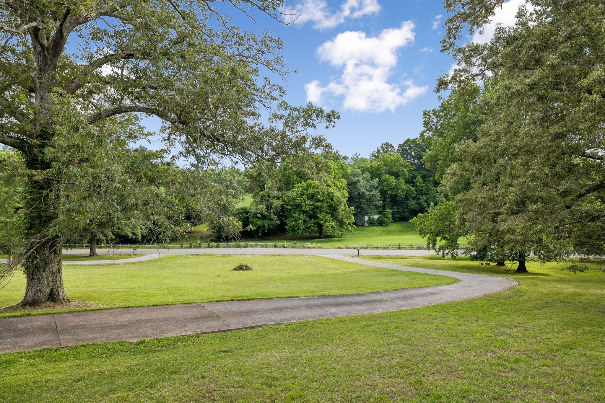 1733 Belotes Ferry Rd
