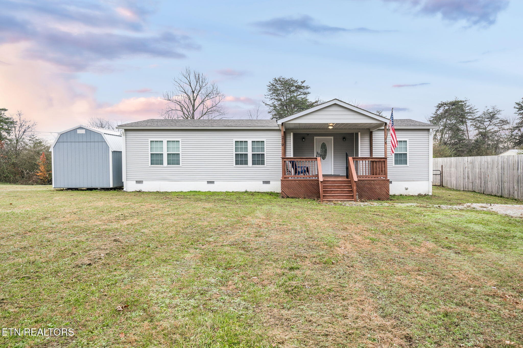 219 N Lowe Rd