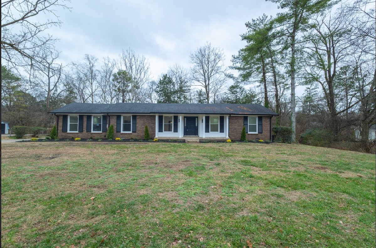 1109 Howell Dr