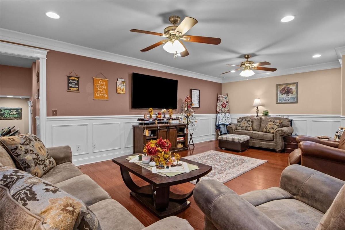 307 Crestview Dr
