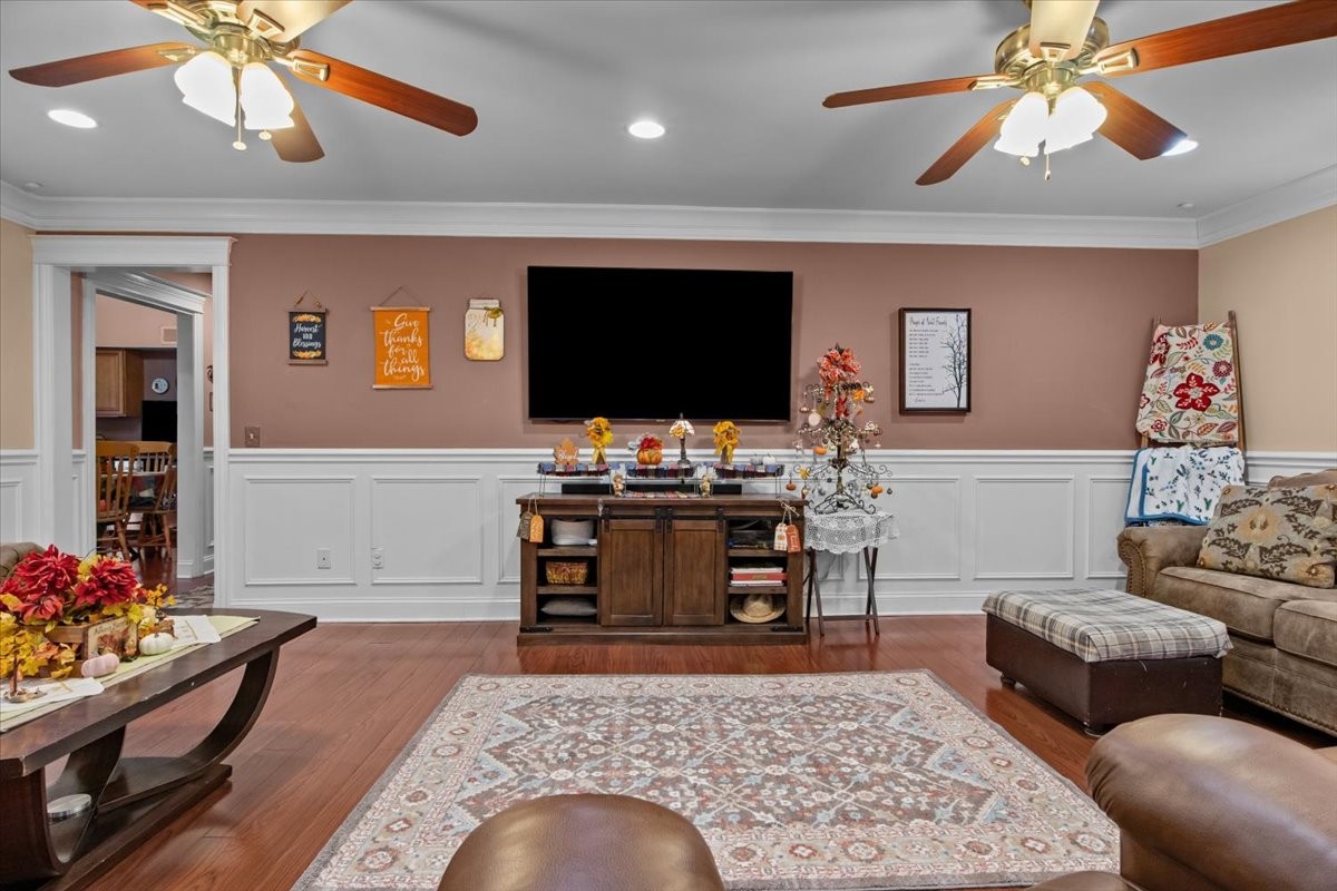 307 Crestview Dr