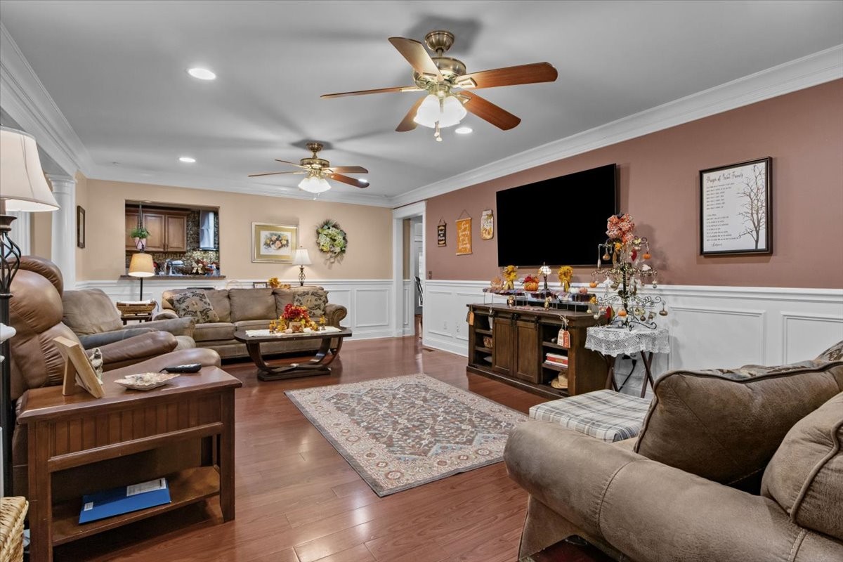 307 Crestview Dr